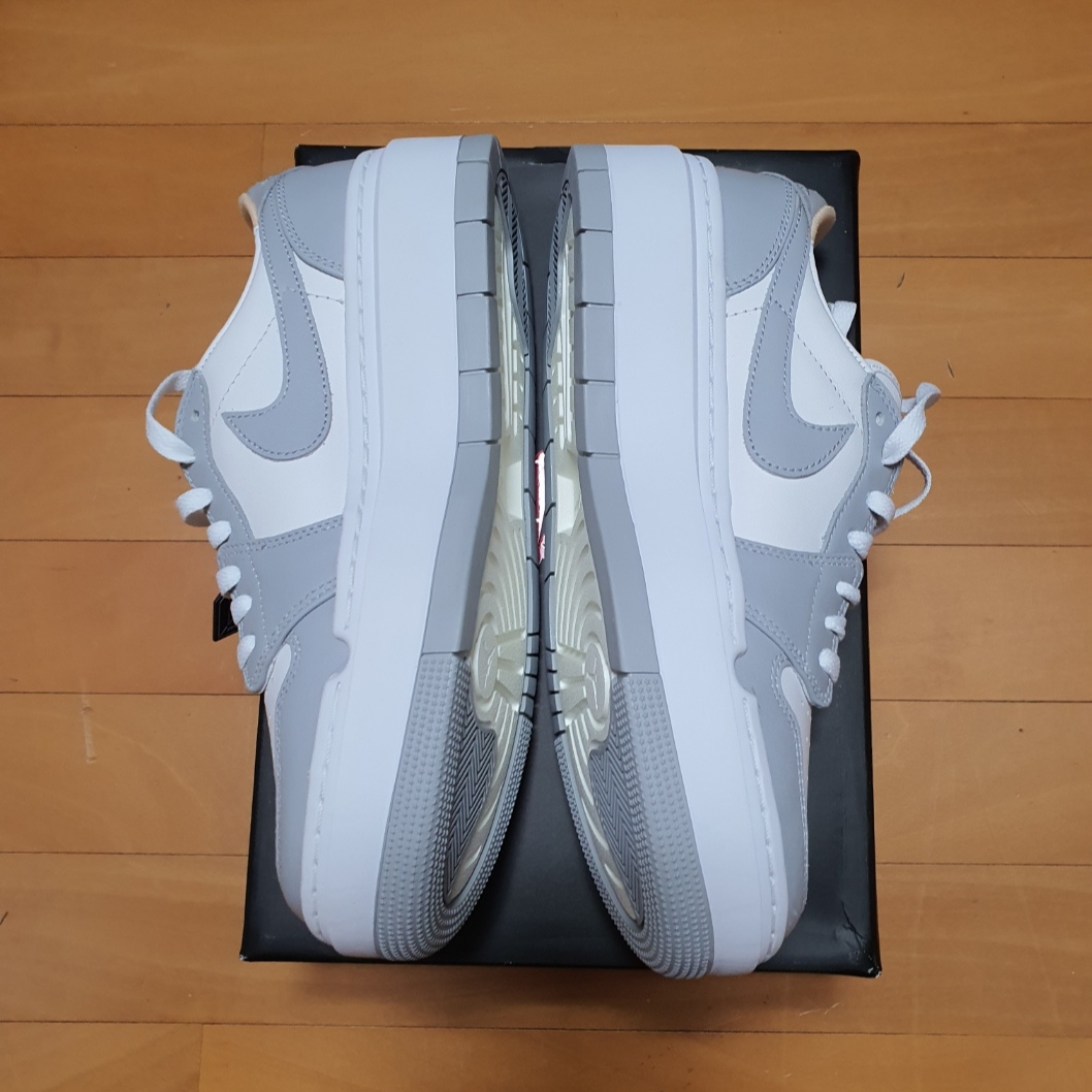 (W) Jordan 1 Elevate Low White and Wolf Grey 착용 스타일