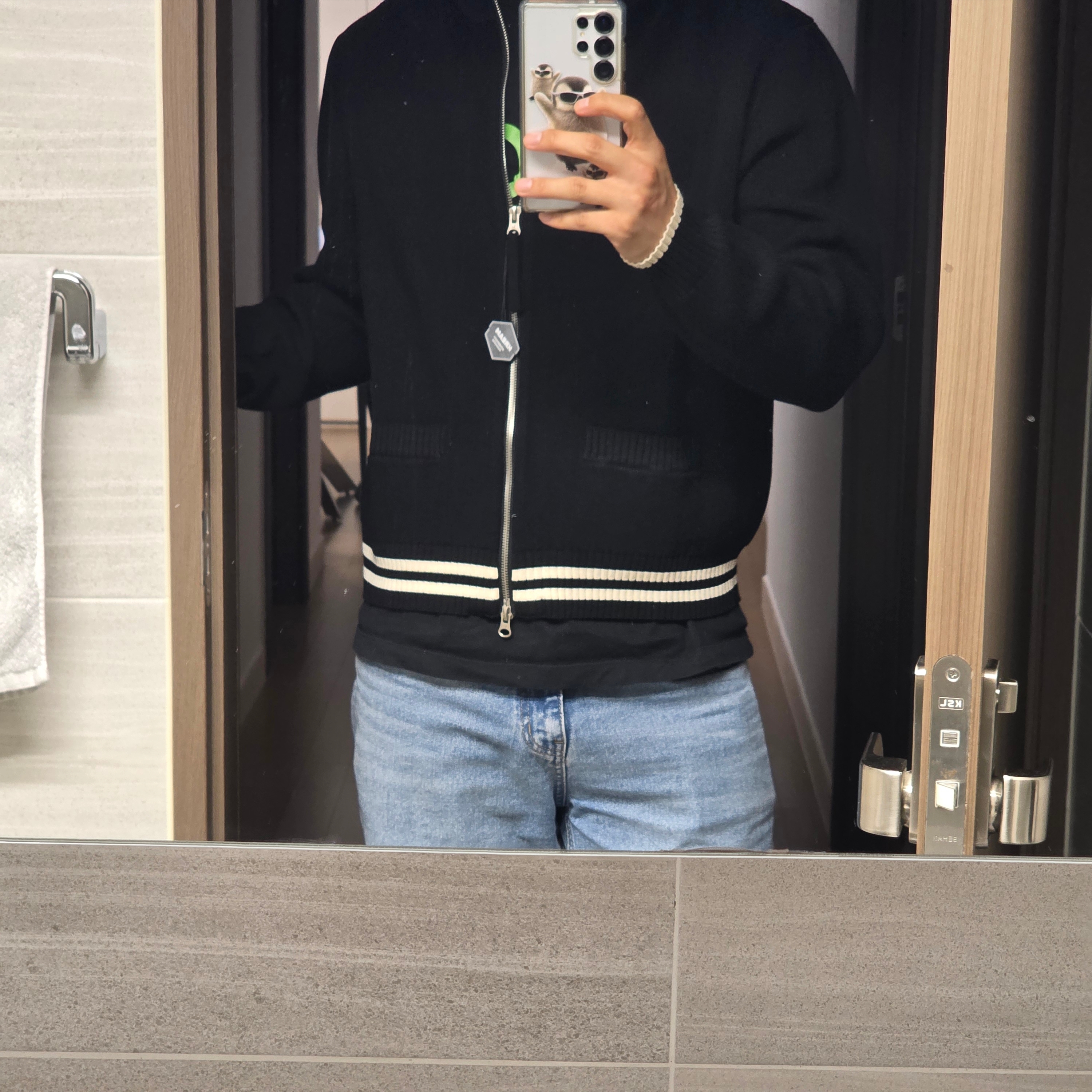 Matin Kim Spell Point Stripe Knit Cardigan Black 착용 스타일