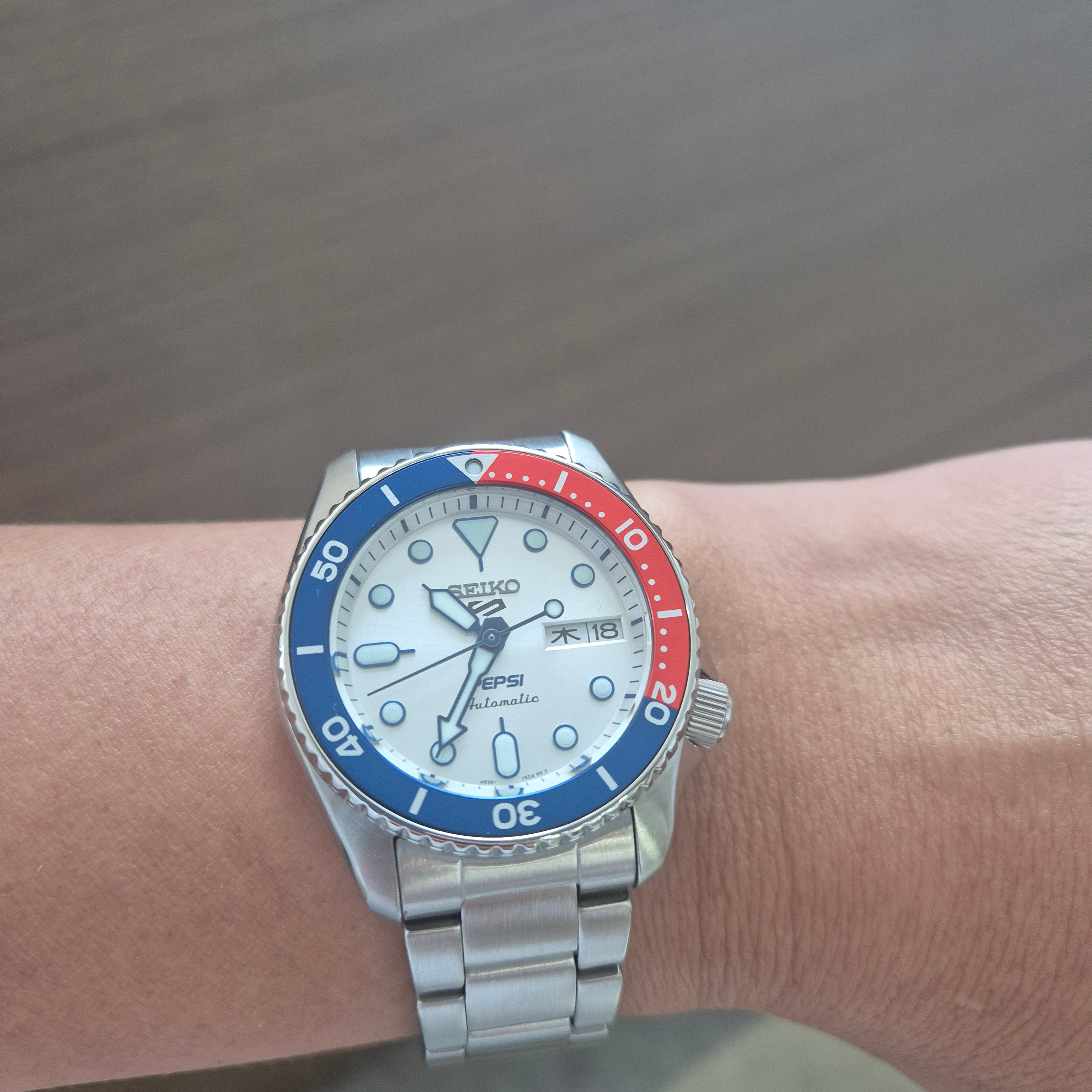 Seiko x Pepsi 5 Sports SRPL99 Blue Red 착용 스타일