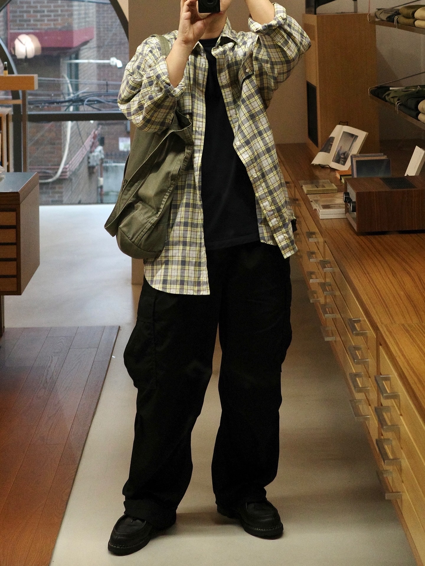 Carhartt WIP Cole Cargo Pants Black 착용 스타일
