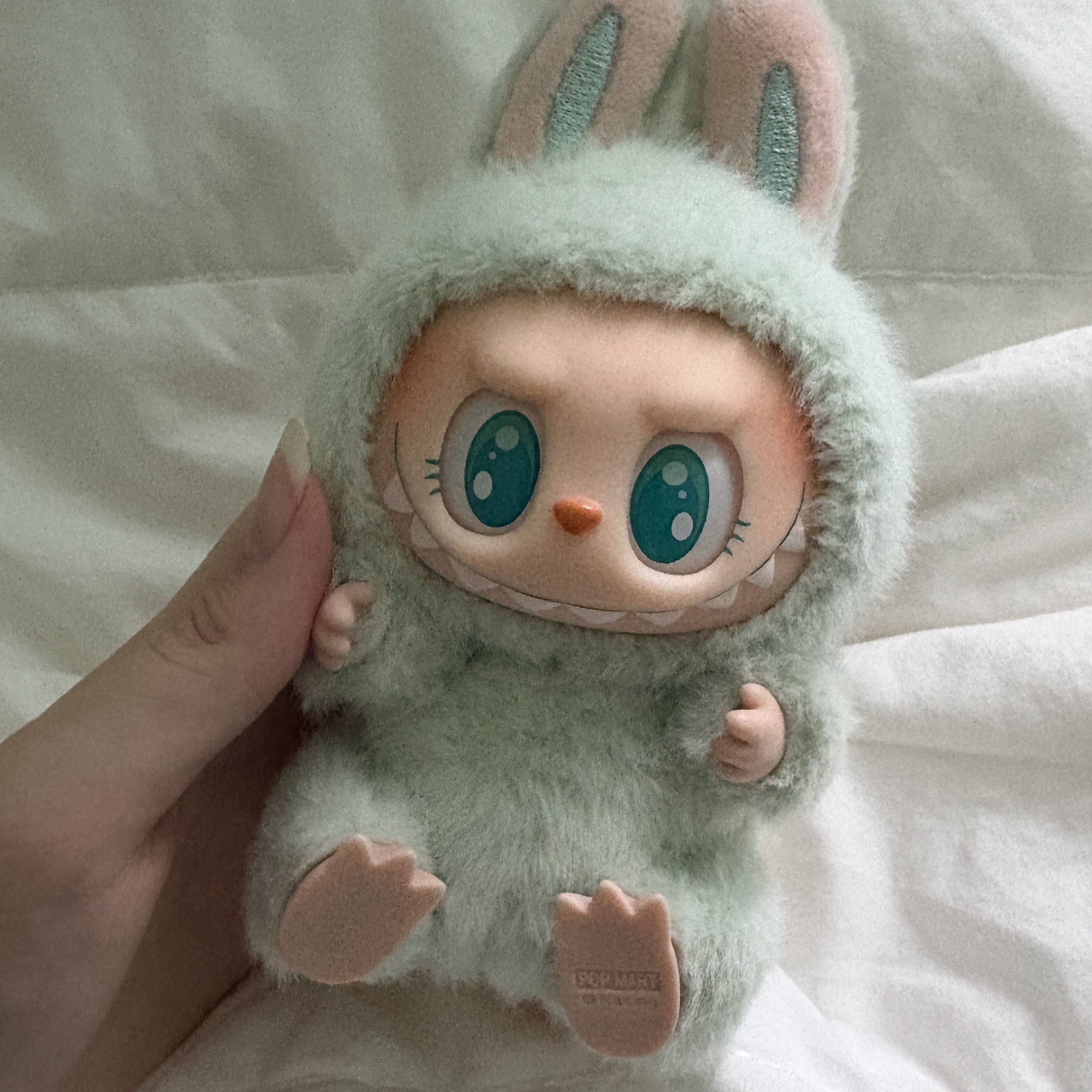 Pop Mart Labubu Let's Play Together Doll Series Ququ Keyring (Opened Case) 착용 스타일 - 1