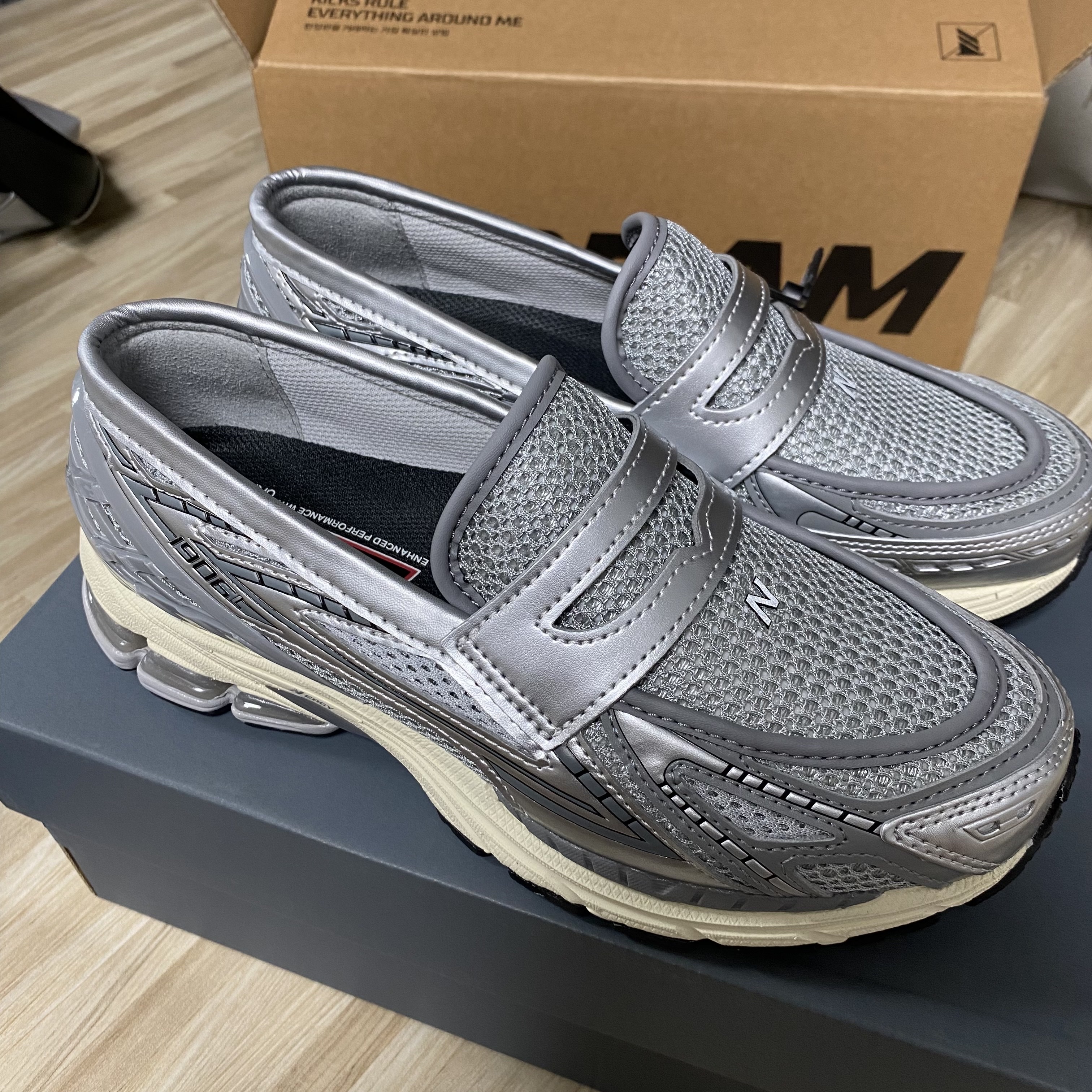 New Balance 1906L Grey Silver 착용 스타일 - 4
