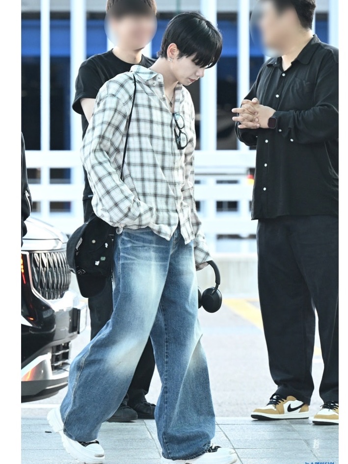 Undermycar Mu.118 Original Logo Basic Long Sleeve Check Shirts Beige Blue 착용 스타일