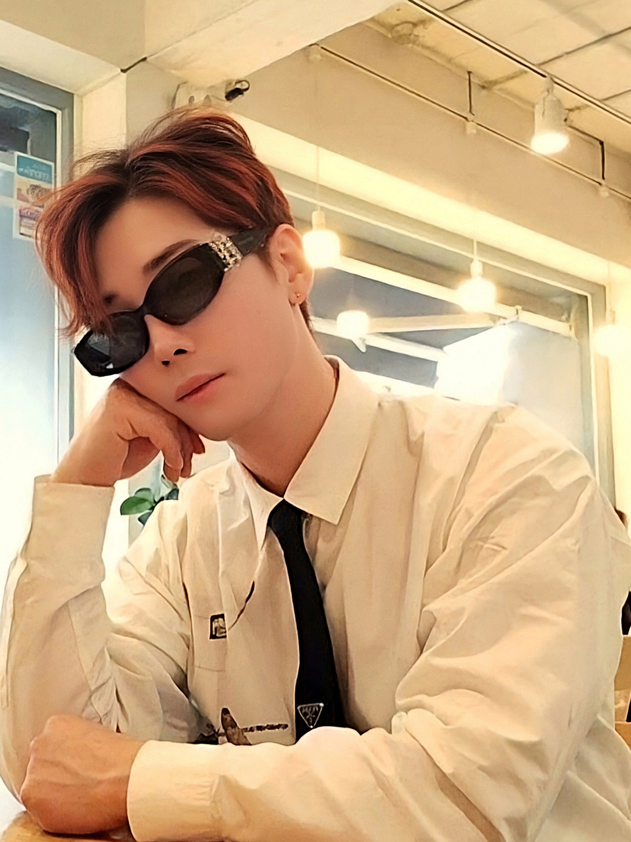 Prada Re-Nylon Gabardine Tie Black, Gentle Monster x D'heygere Rings 01 Black 착용 스타일