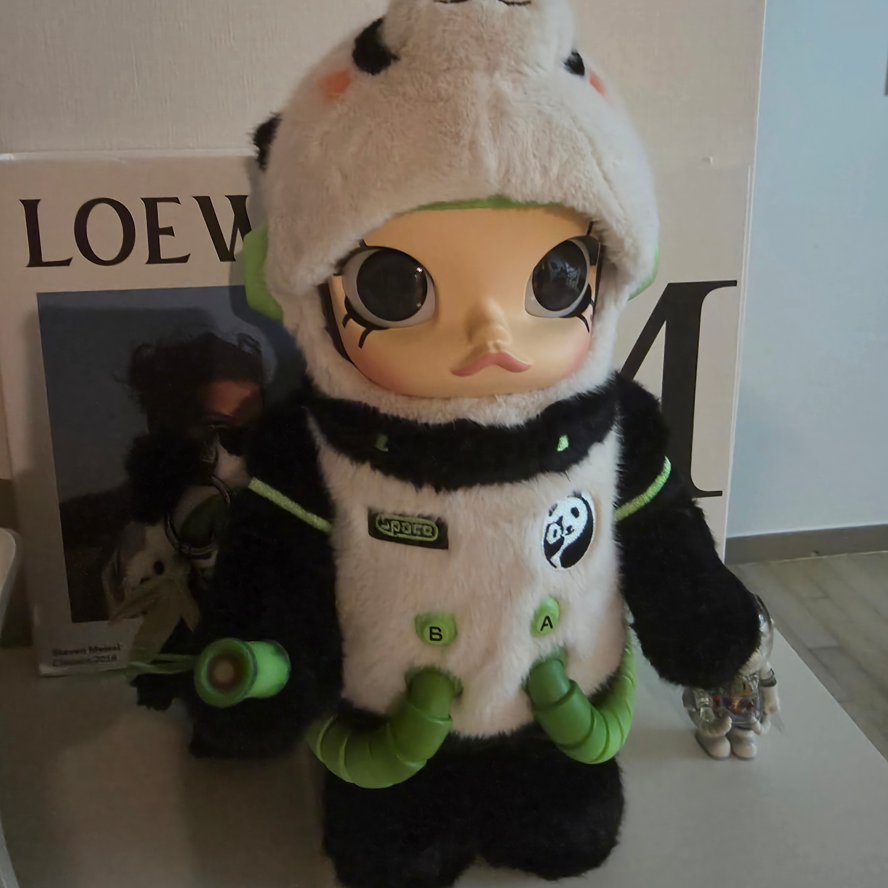 Pop Mart Mega Space Molly Pander 400% 착용 스타일