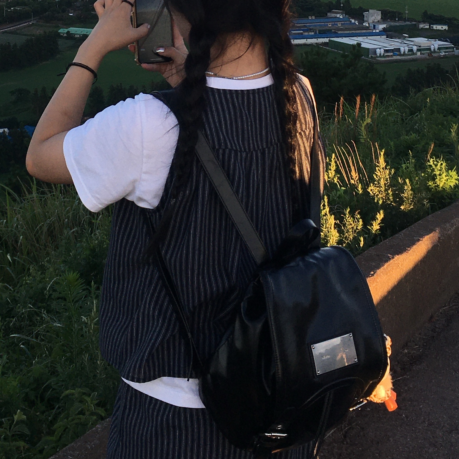 Matin Kim Buckle Detail Backpack Black 착용 스타일 - 3