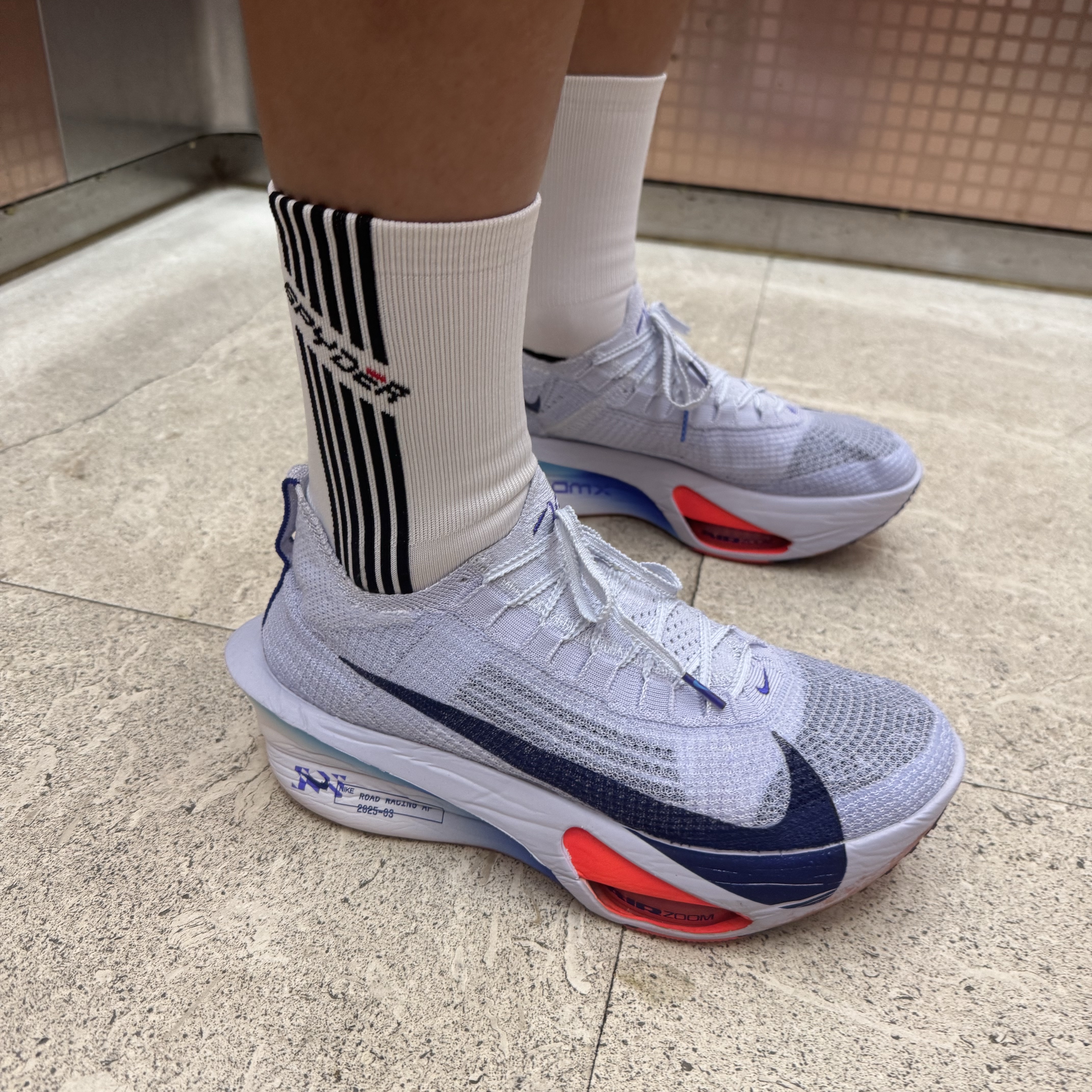 Nike Air Zoom Alphafly Next% 3 Football Grey Ghost 착용 스타일 - 1