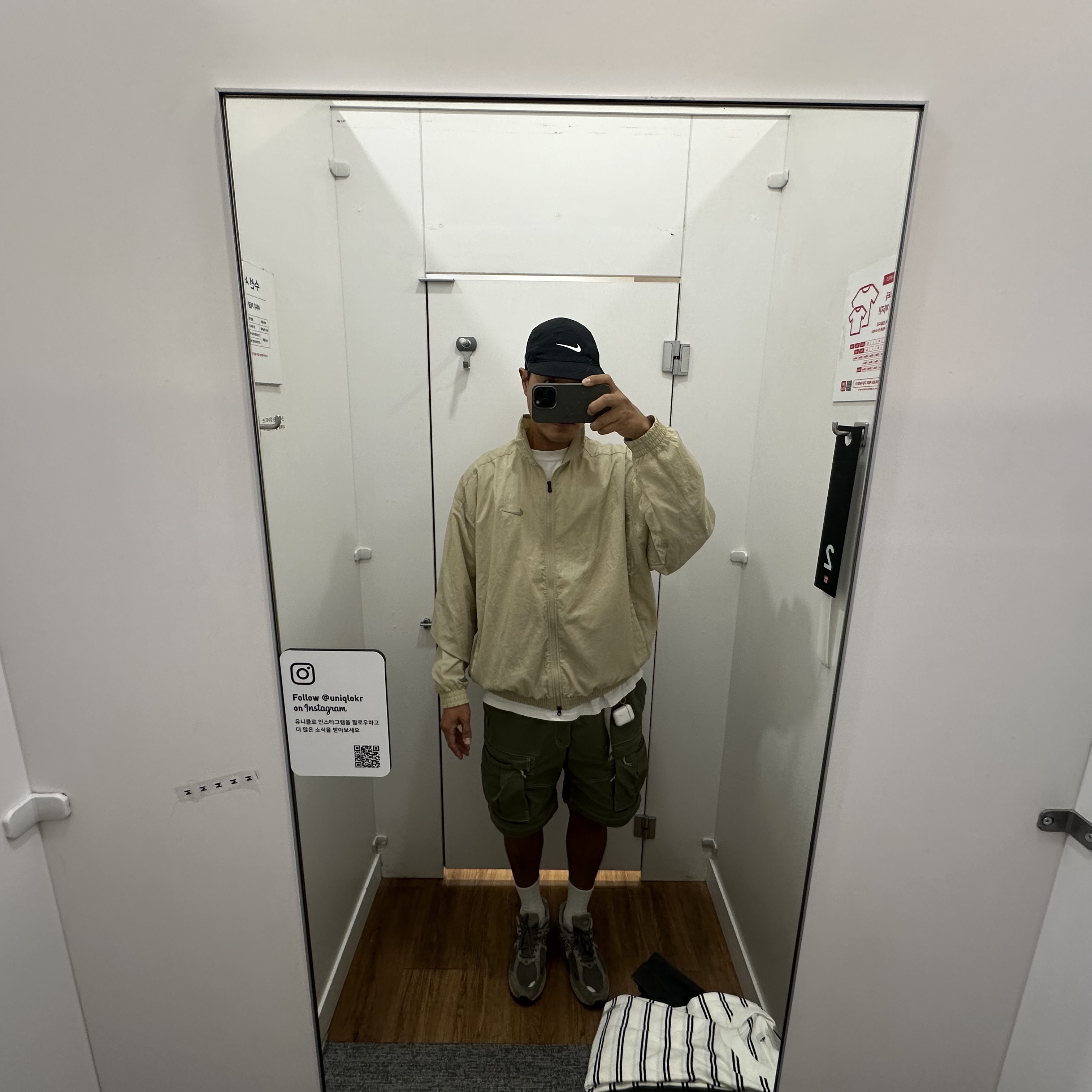 Nike Club Oversized Woven Track Jacket Desert Khaki Mink Brown - Asia, Nike ACG Smith Summit Cargo Pants Medium Olive - US/EU 착용 스타일 - 1