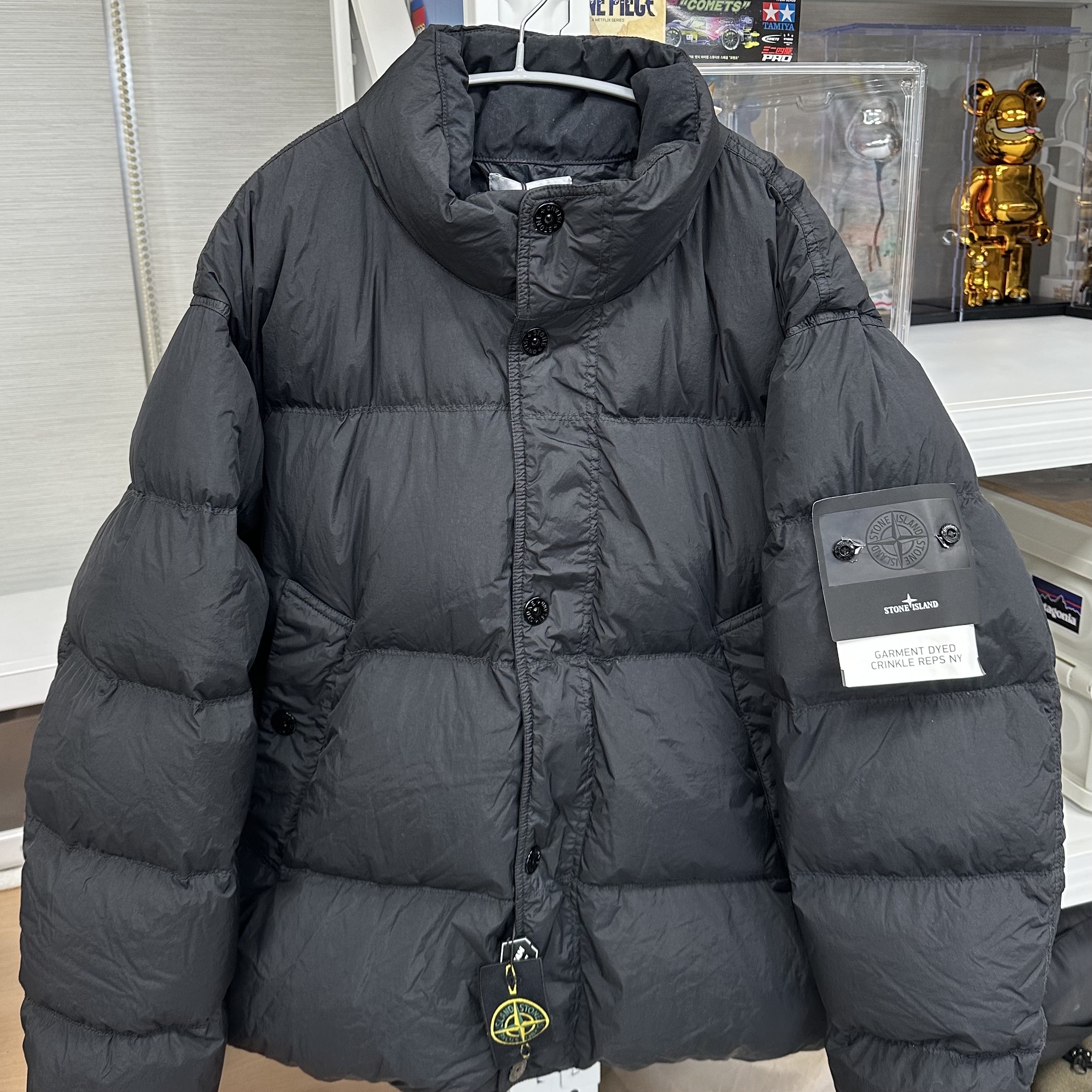 Stone Island 4100010 Crinkle Reps NY Recycled Nylon Down Jacket with Wind Resistant Black - 25FW 착용 스타일