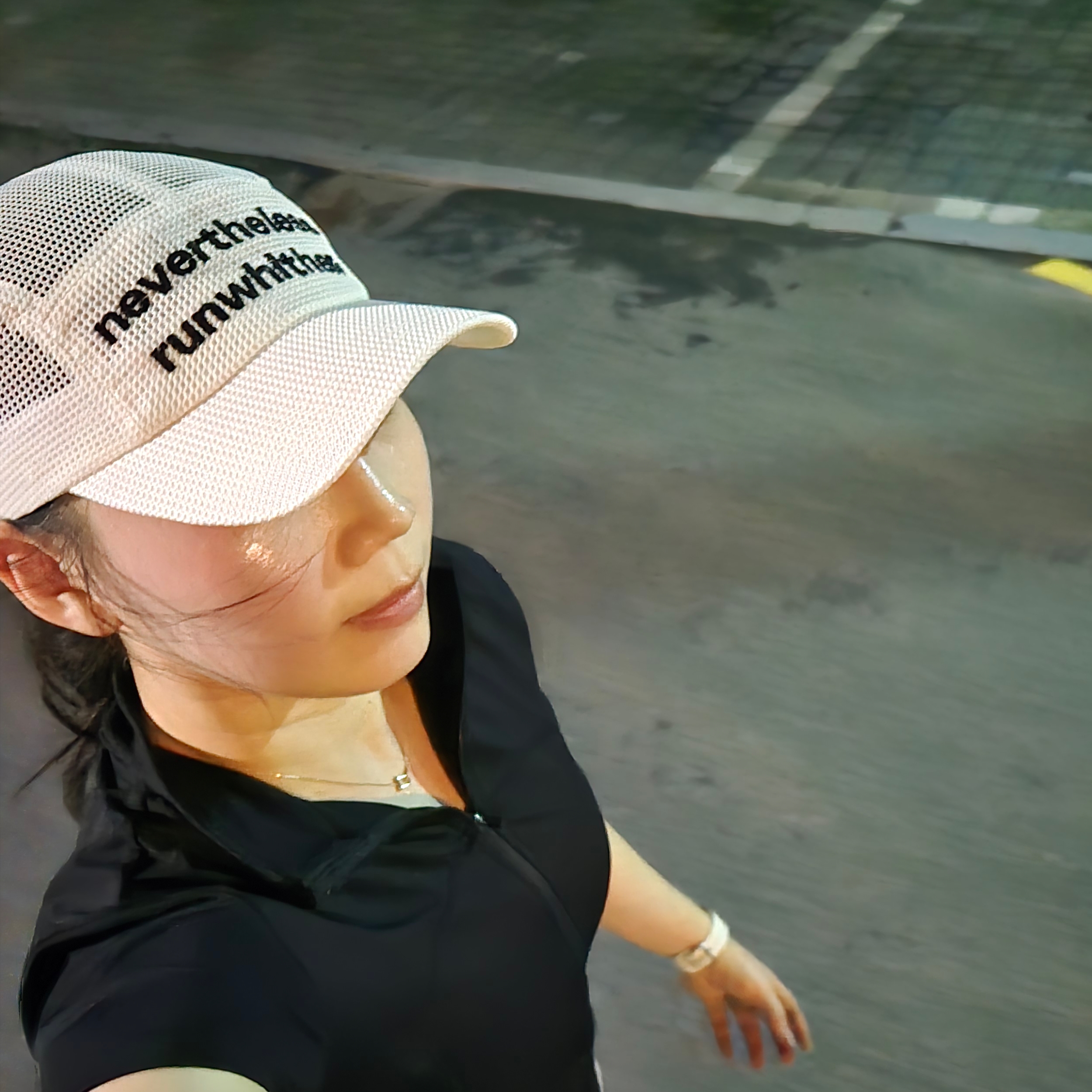 [KREAM 단독] runwhither Mesh Cap Ivory 착용 스타일