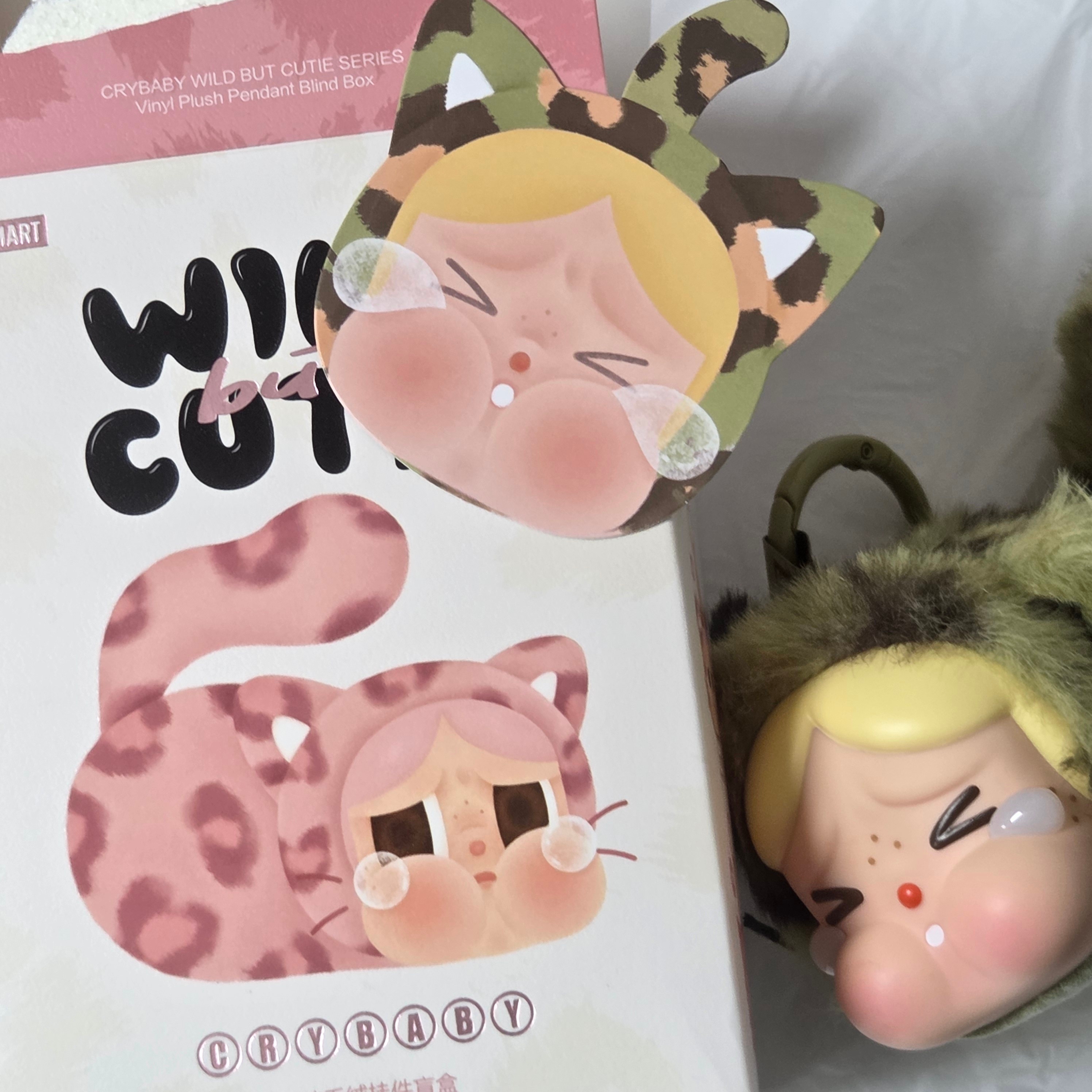 Pop Mart Crybaby Wild But Cutie Series Vinyl Plush Pendant (1 Blind Box) 착용 스타일