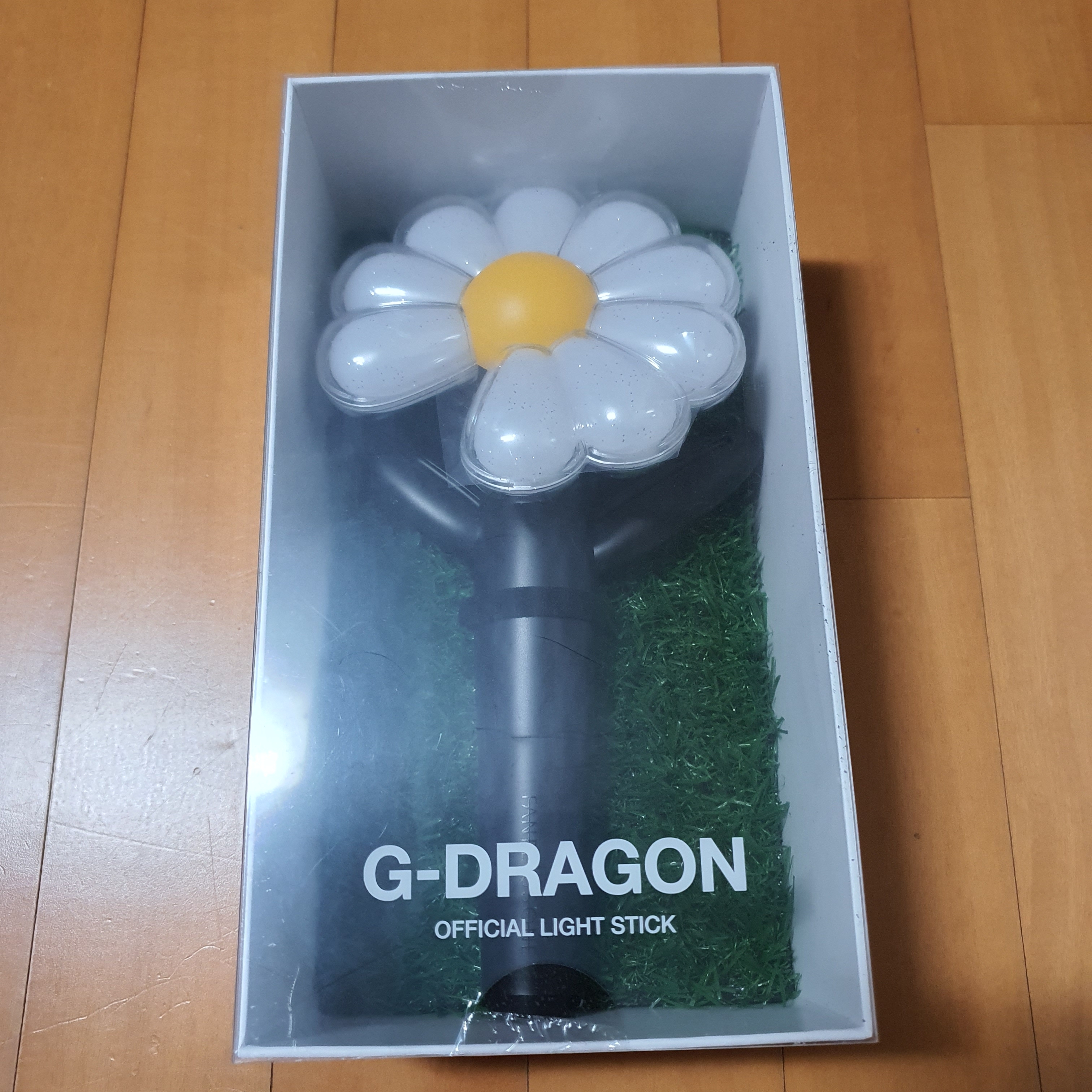 G-DRAGON Ubermensch Official Light Stick 착용 스타일