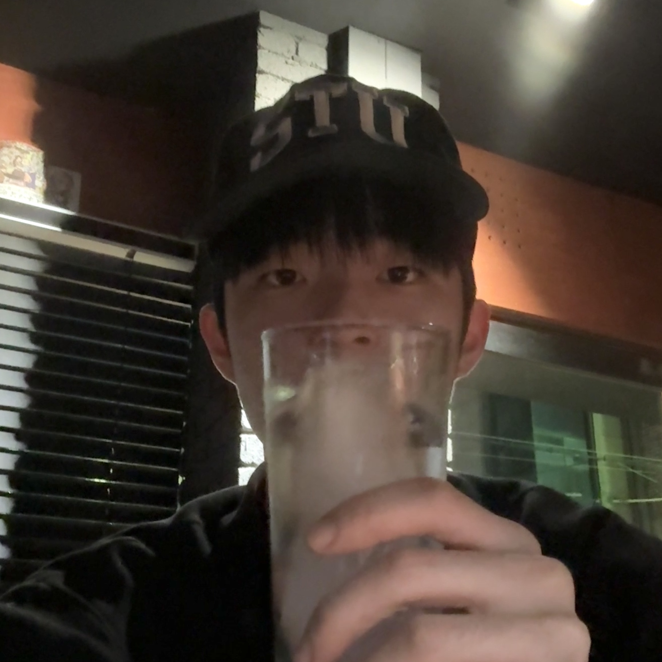 Stussy Stu Arch Strapback Cap Black 착용 스타일
