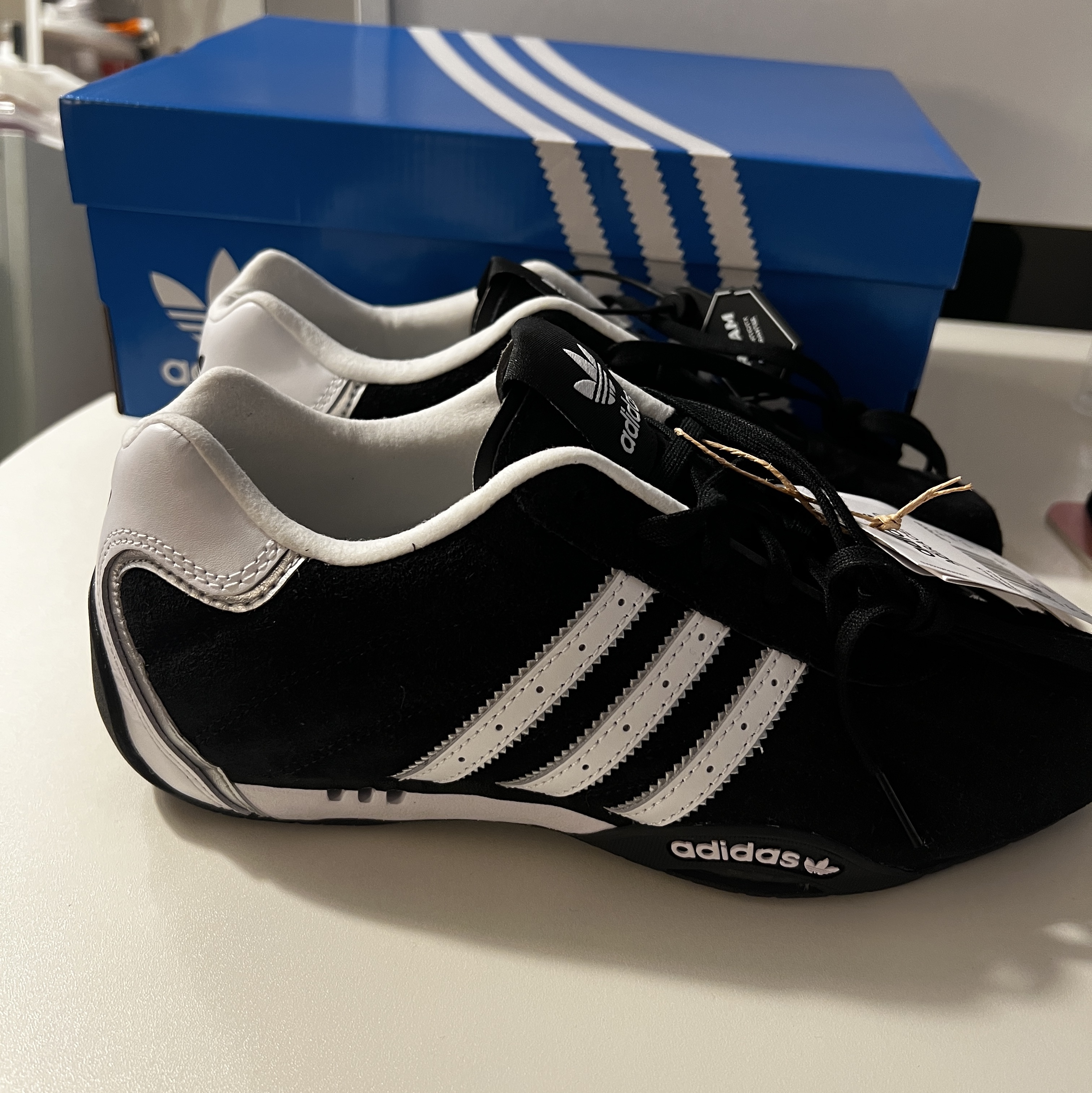 Adidas Originals Adiracer Lo Core Black Cloud White 착용 스타일 - 1