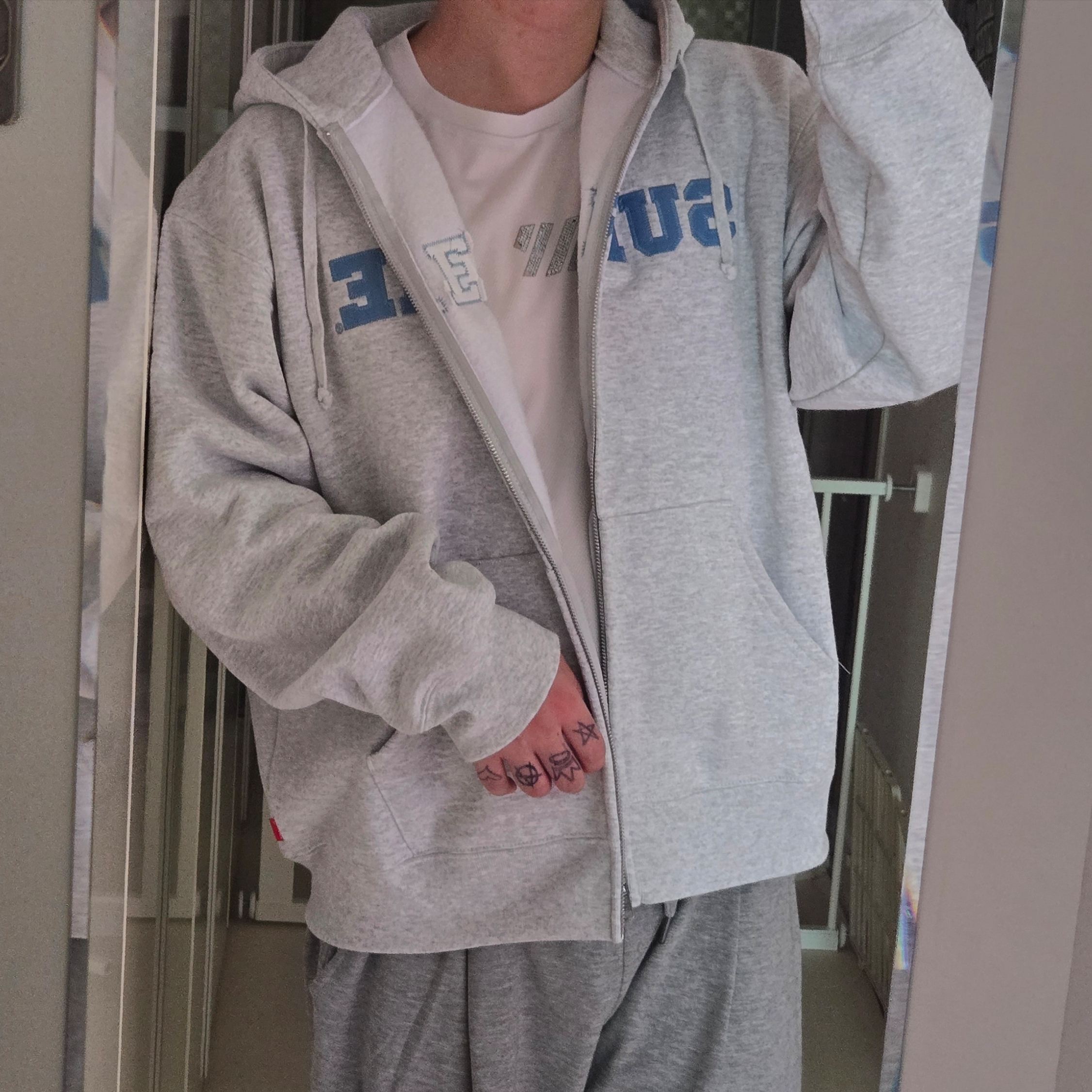 Supreme Collegiate Applique Zip Up Hooded Sweatshirt Ash Grey - 25FW 착용 스타일