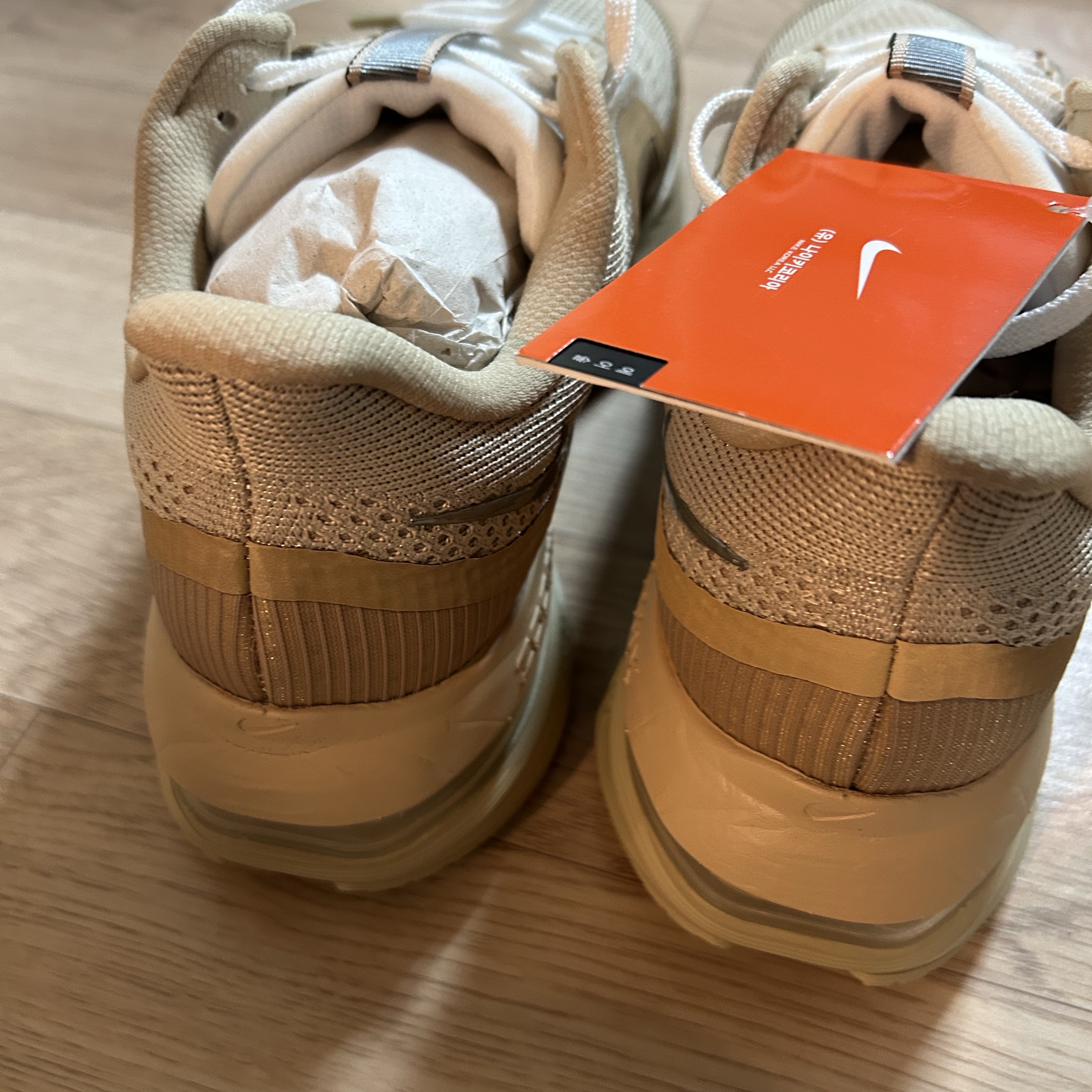 Nike Pegasus Premium Mushroom 착용 스타일