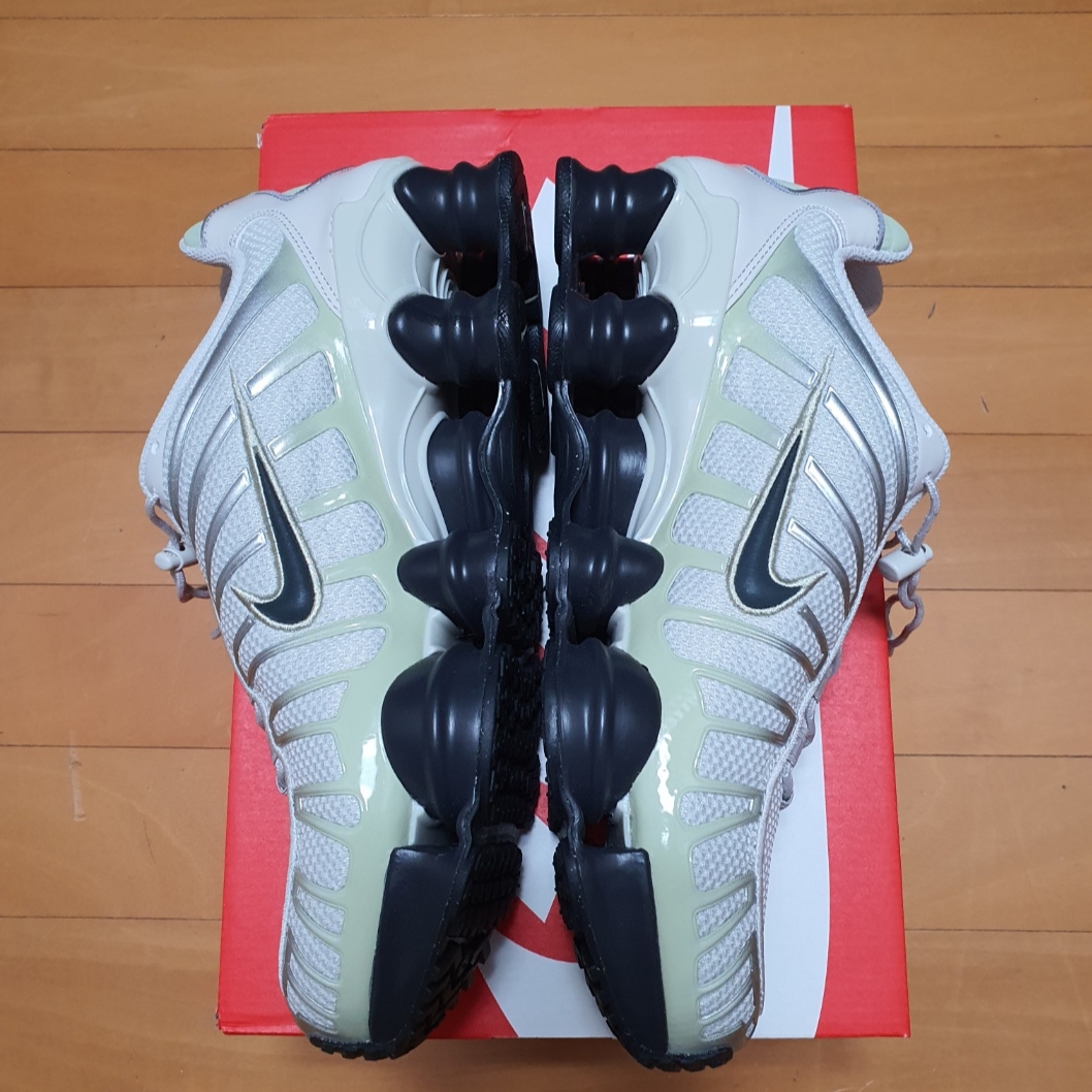 (W) Nike Shox TL Light Bone Olive Aura 착용 스타일