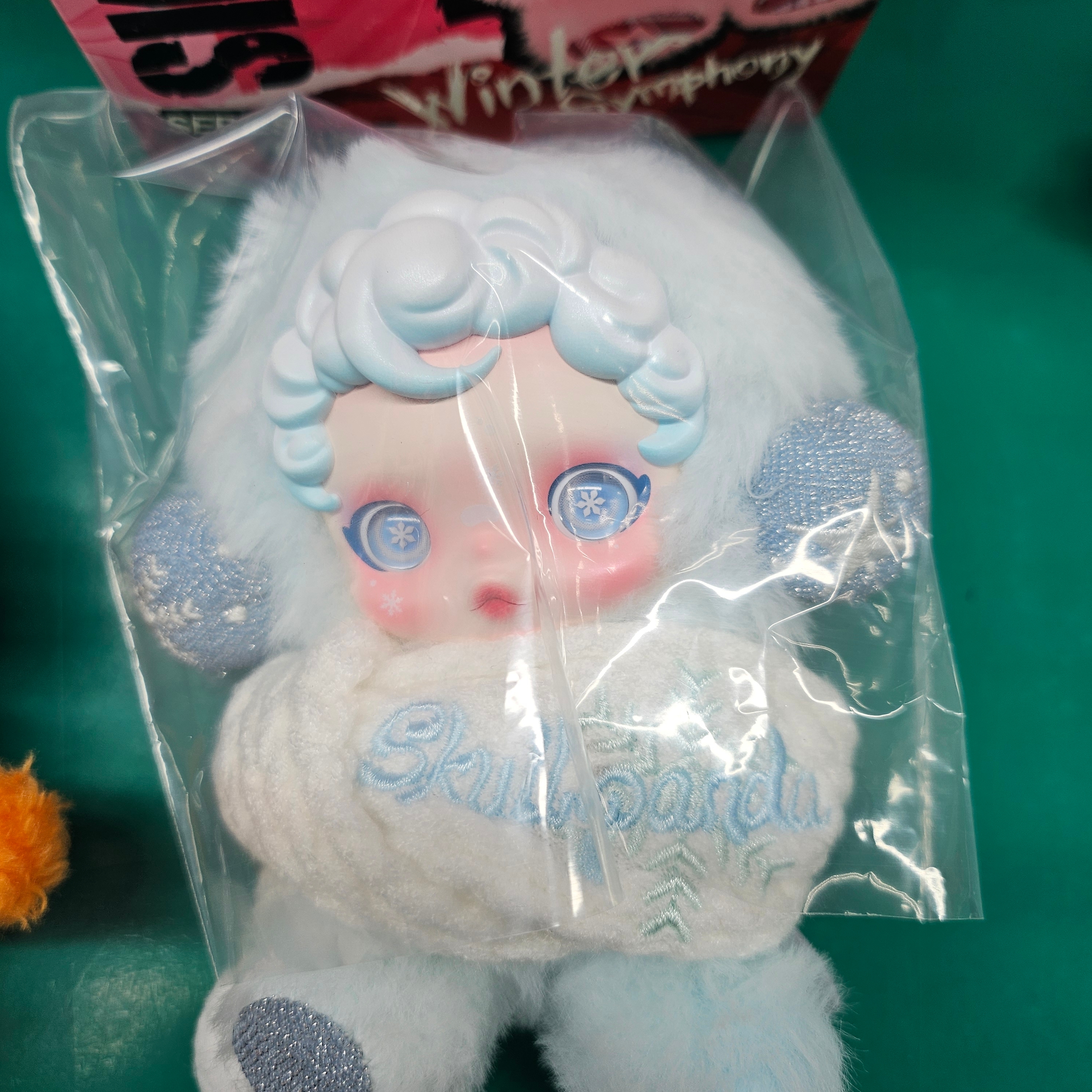 Pop Mart Skullpanda Winter Symphony Series Keyring Sealed Case (1 Blind Box) 착용 스타일 - 2