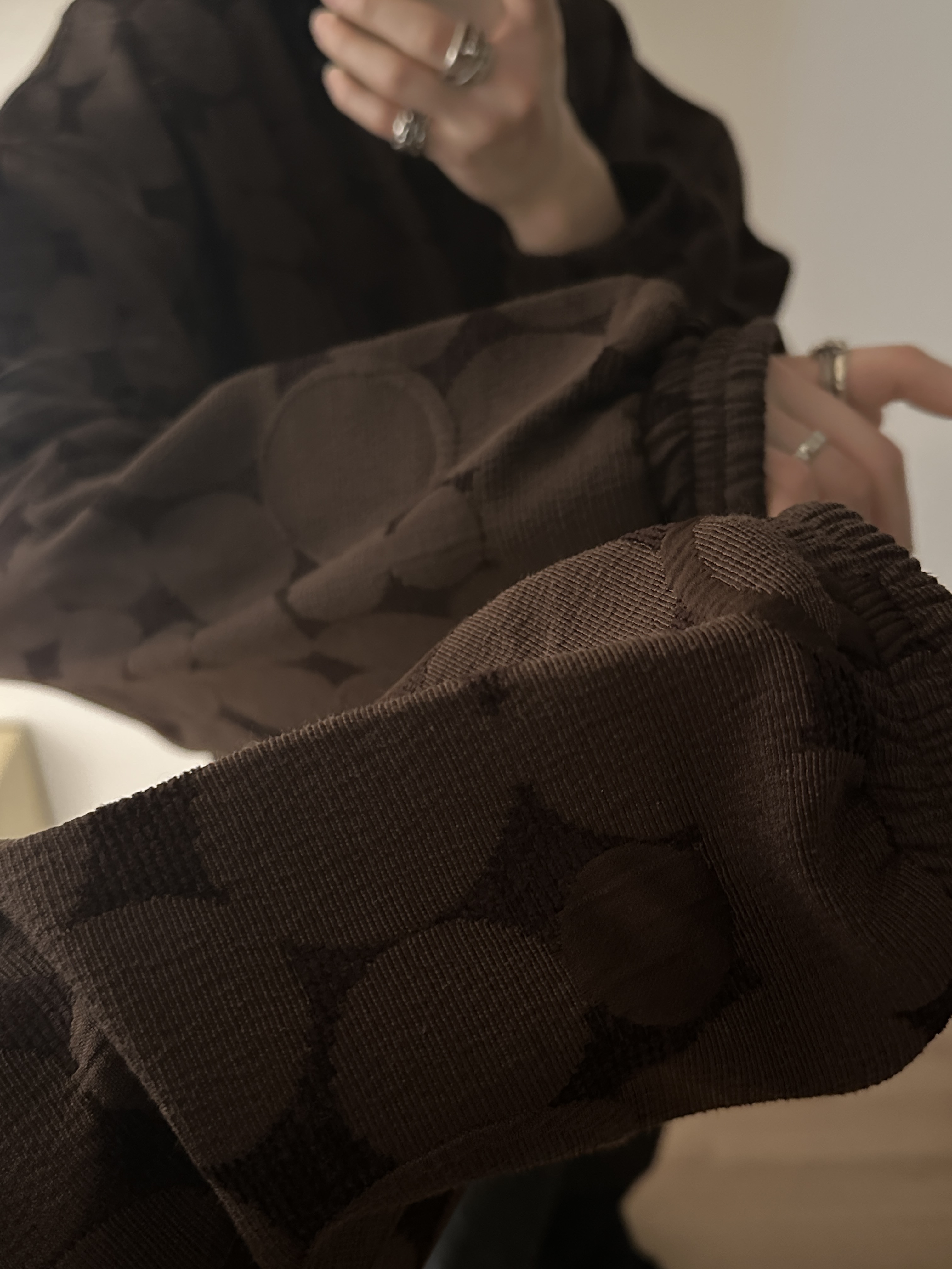 Nonnod Zen Zip Hoodie Brown Jacquard, Nonnod Zen Raw Selvedge Denim Pants Indigo 착용 스타일 - 3