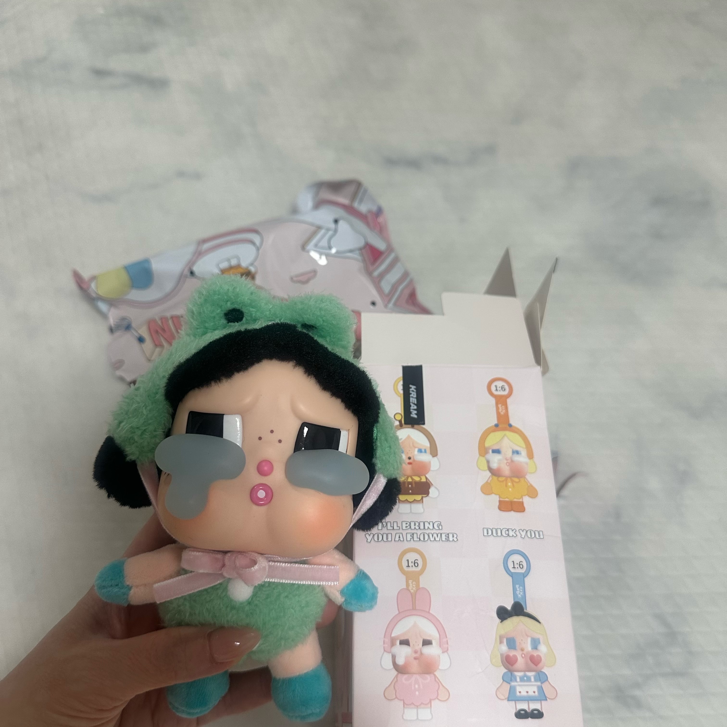 Pop Mart Crybaby Crying Again Series Plush Keyring Sealed Case (1 Blind Box) 착용 스타일