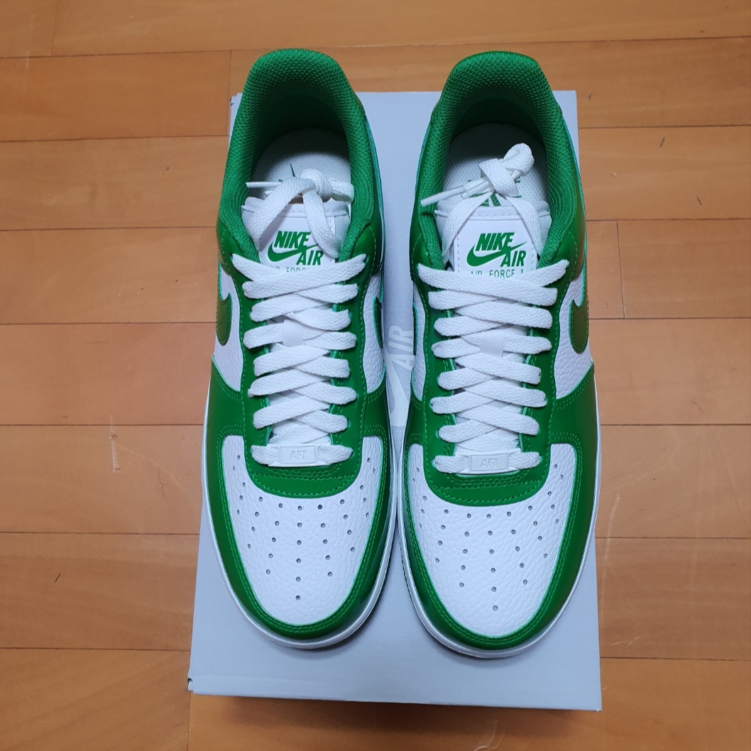 (W) Nike Air Force 1 '07 Kelly Green White 착용 스타일