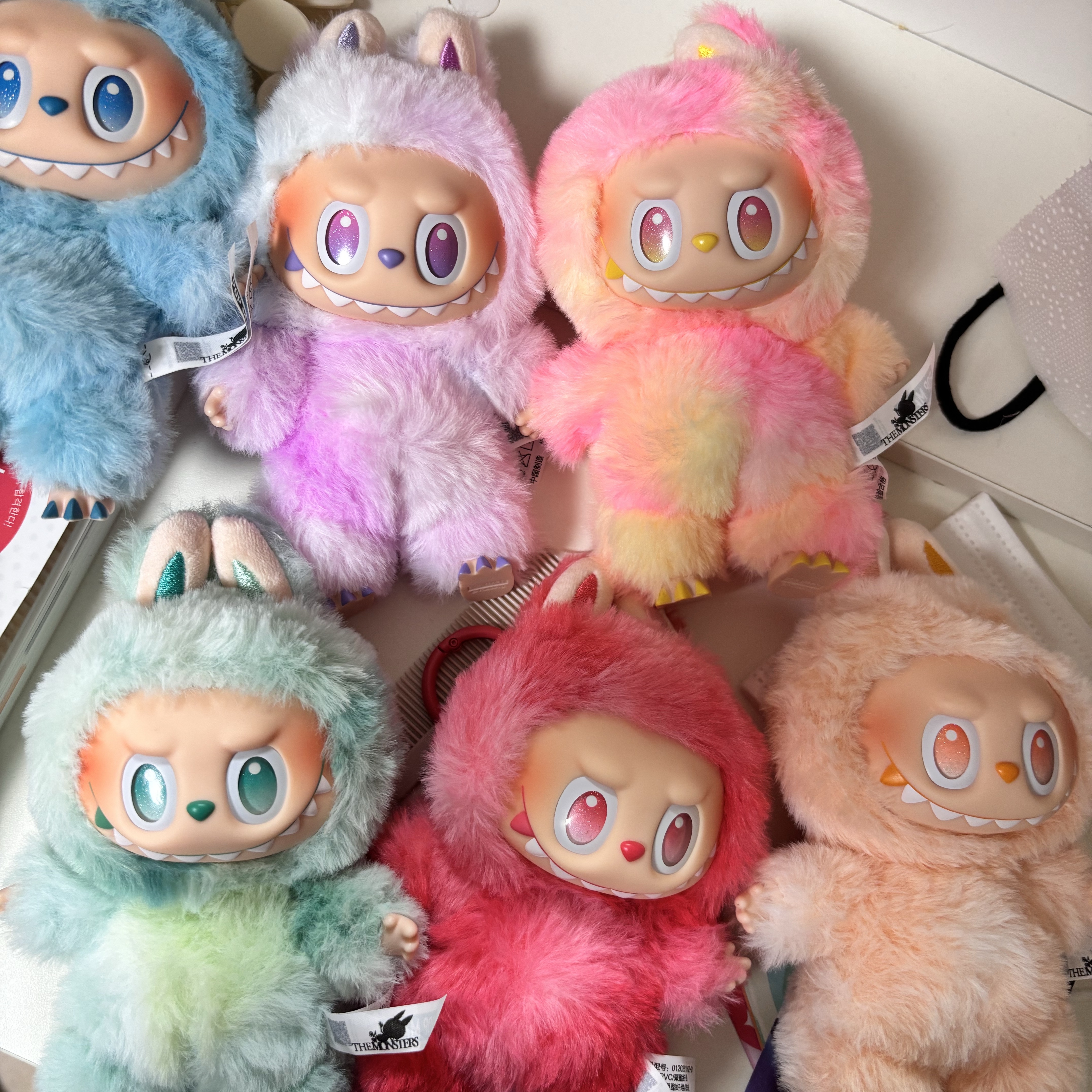 Pop Mart Labubu The Monsters Highlight Series Sealed Case (6 Blind Boxes) 착용 스타일