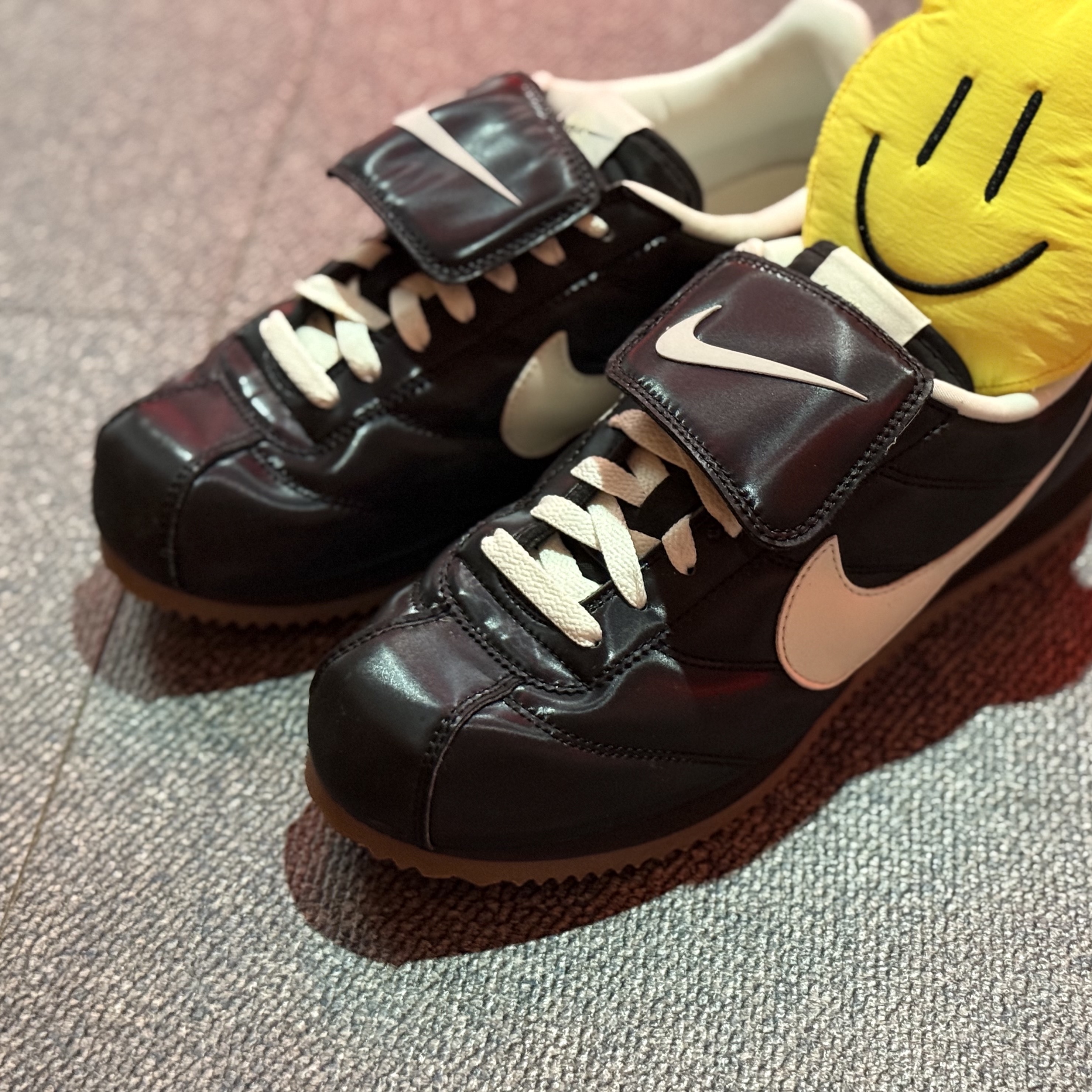Nike Cortez SE Black Gum Brown 착용 스타일