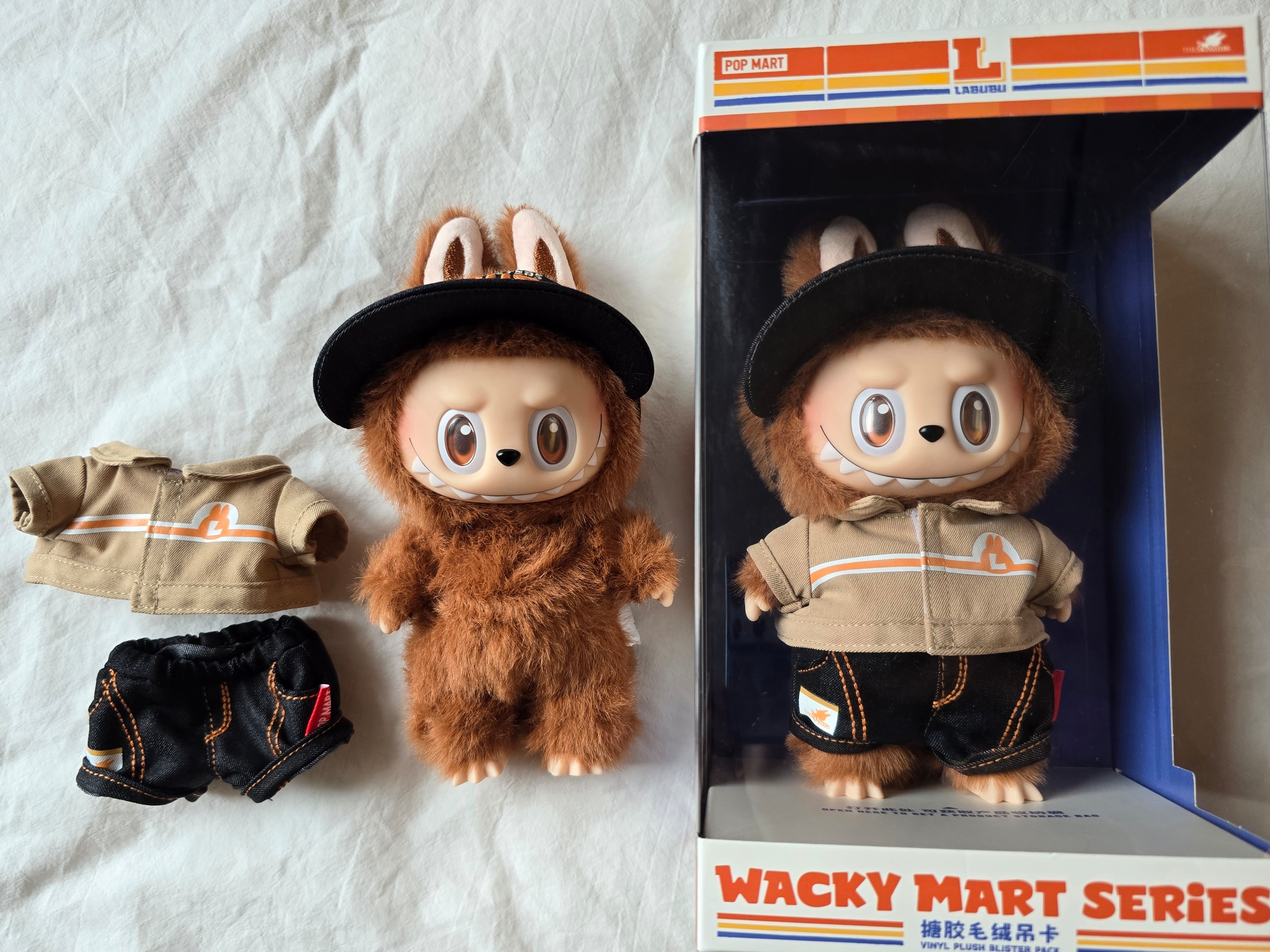 Pop Mart Labubu Doll Keyring - Seongsu Labubu Wacky Mart Pop-Up Store Exclusive 착용 스타일
