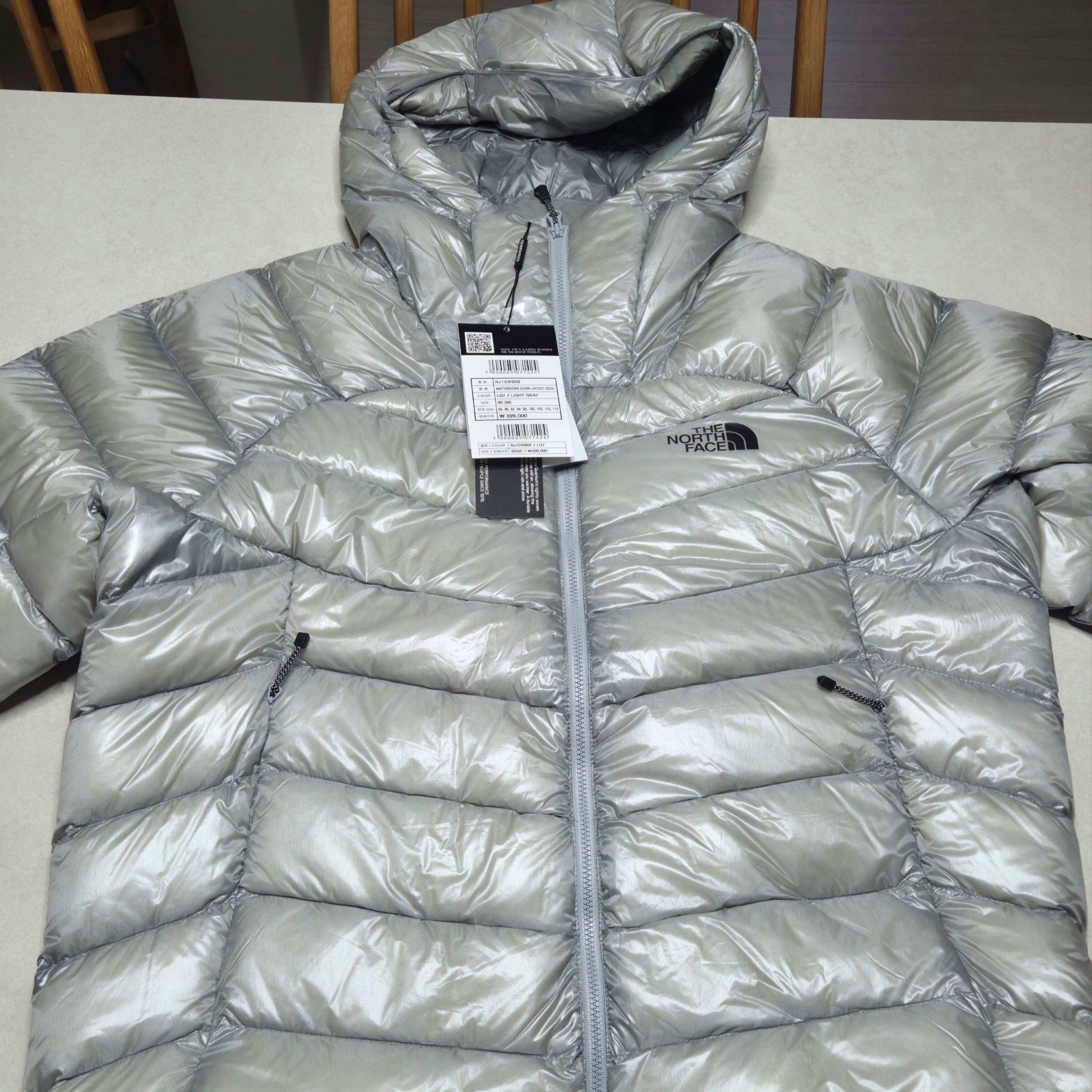 The North Face Summit Mattehorn RDS Down Jacket Light Gray 착용 스타일