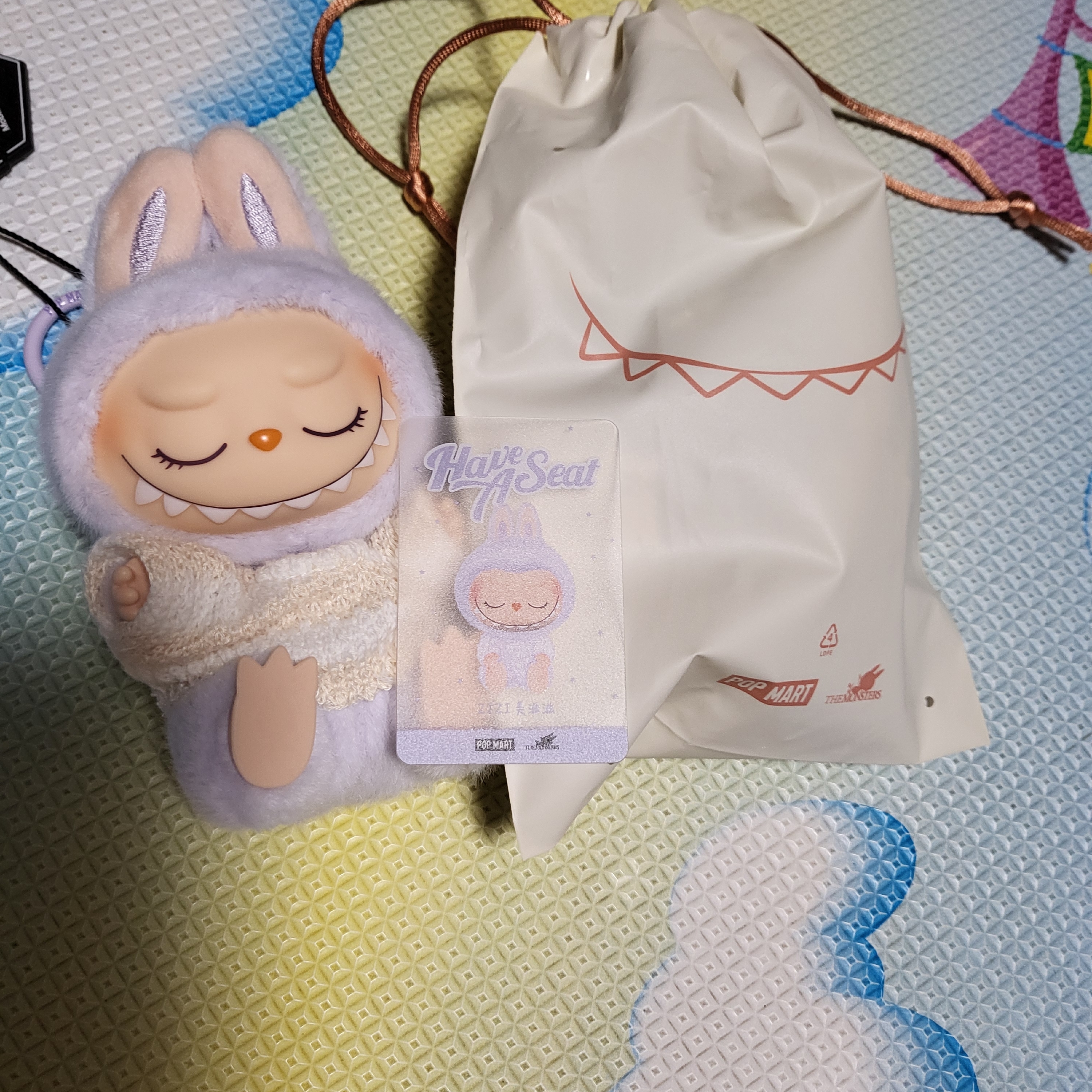 Pop Mart Labubu Let's Play Together Doll Series Zizi Keyring (Opened Case) 착용 스타일