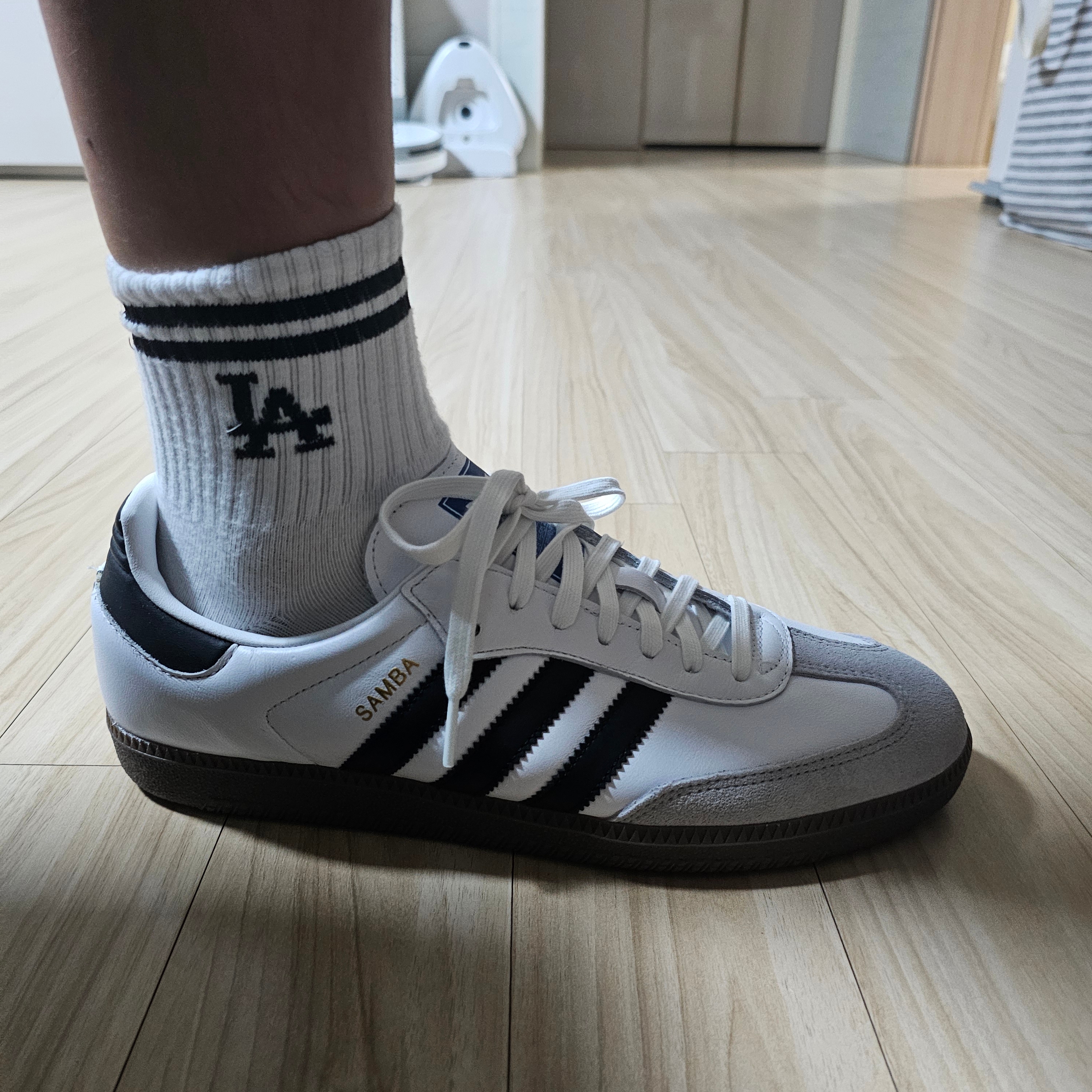 Adidas Samba OG Cloud White 착용 스타일 - 3