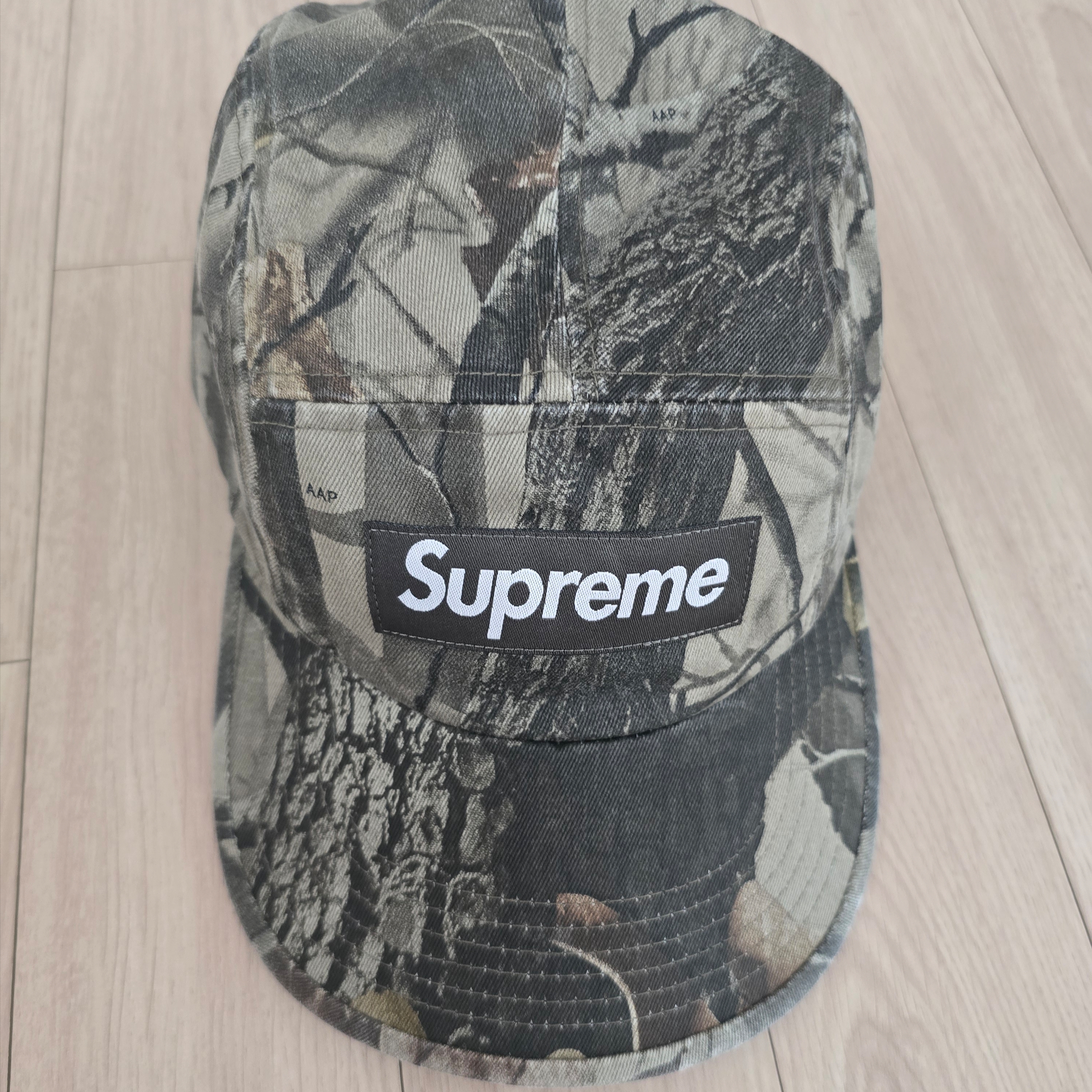 Supreme Washed Chino Twill Camp Cap Realtree Hardwoods Camo - 25SS 착용 스타일