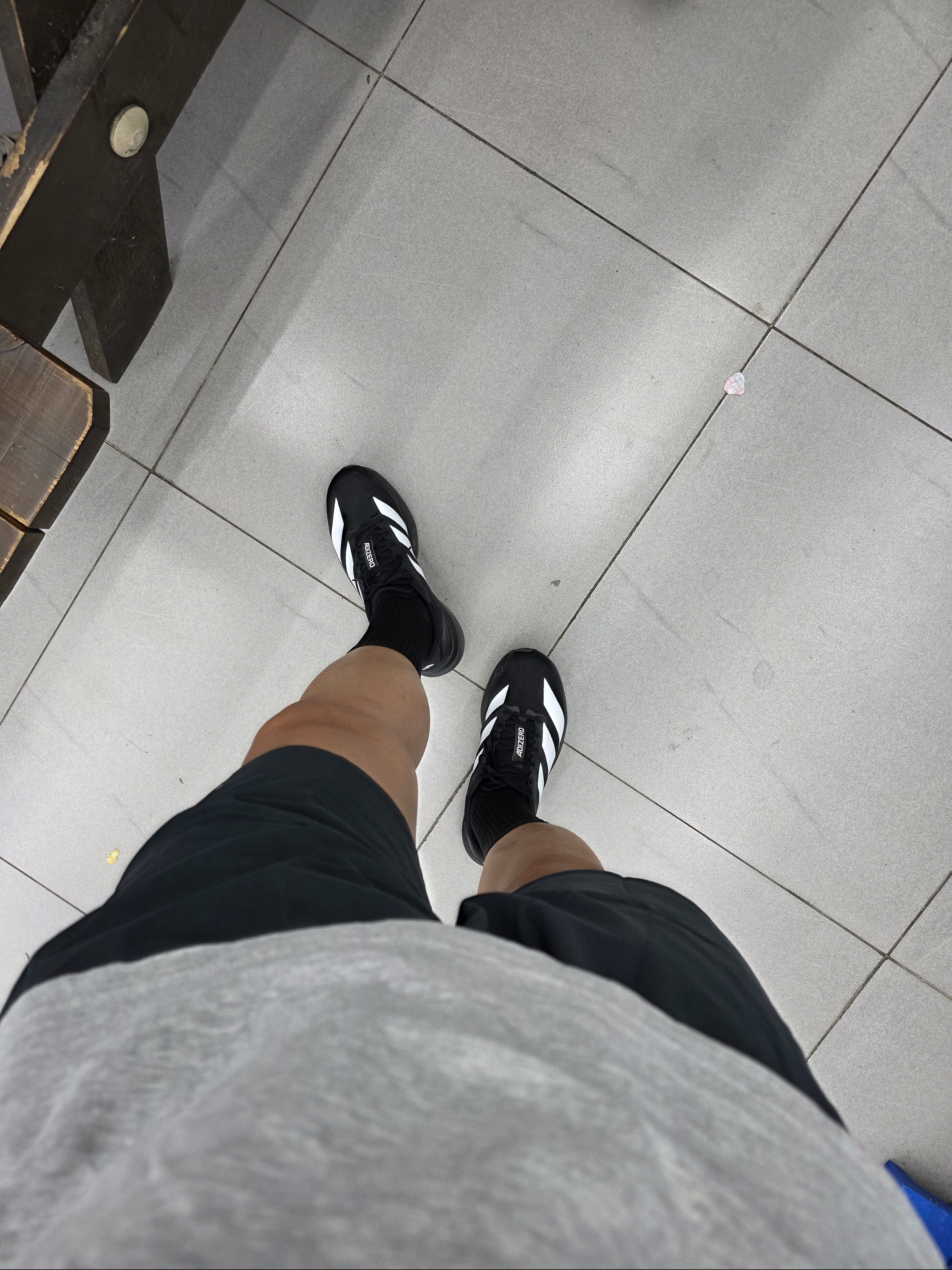 Adidas Adizero EVO SL Core Black Cloud White 착용 스타일