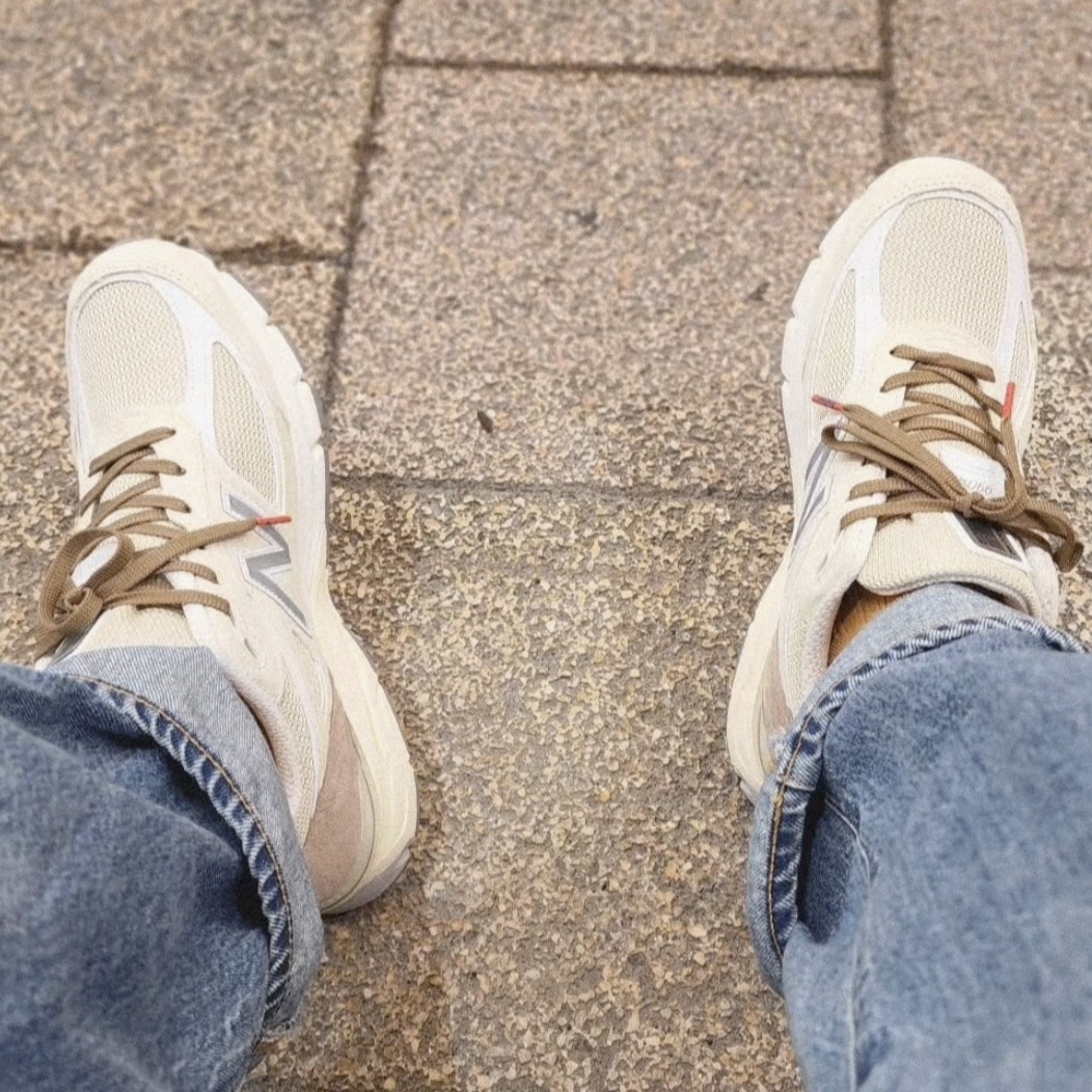 New Balance 990v4 Made in USA Cream White 착용 스타일