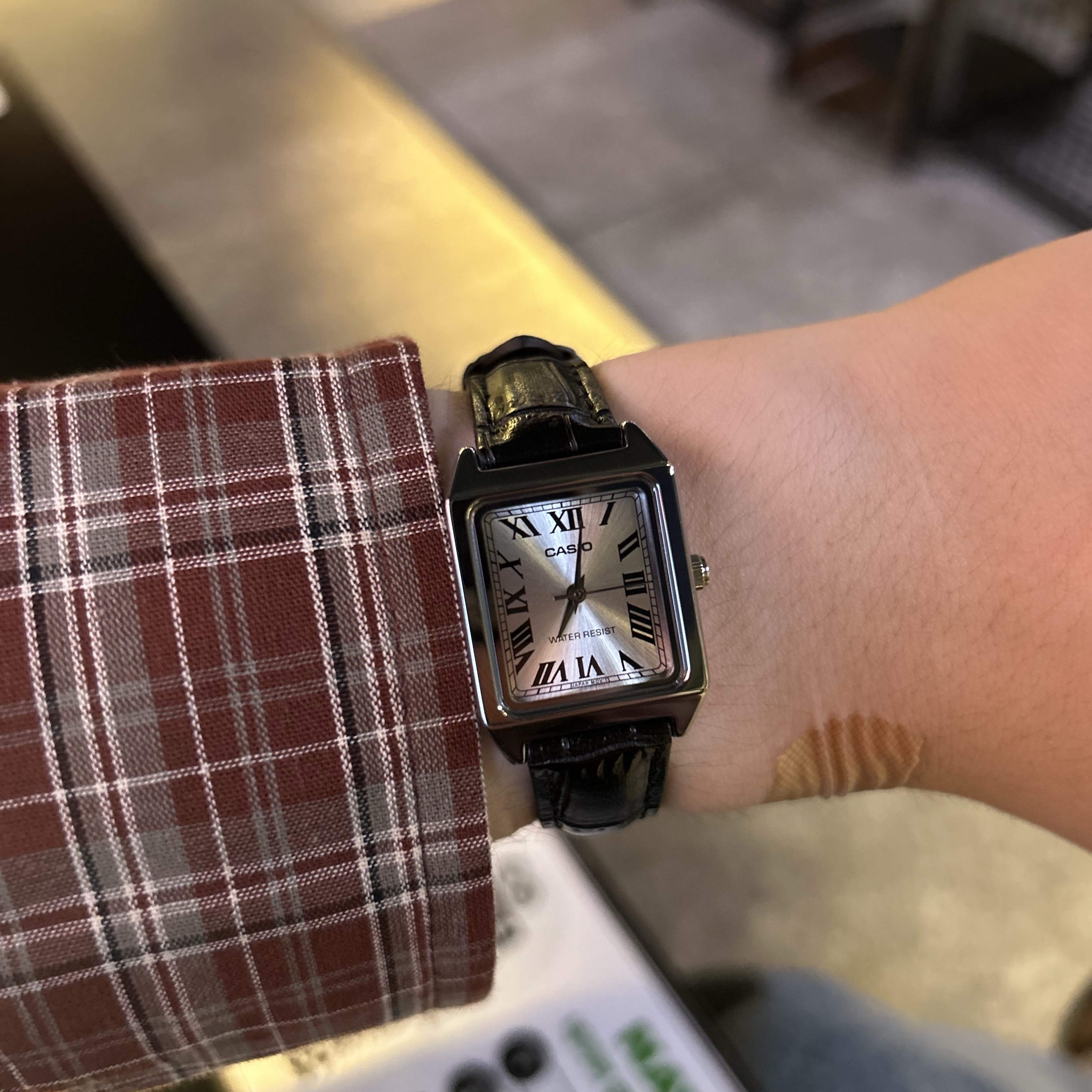Casio LTP-V007L-7B1 착용 스타일