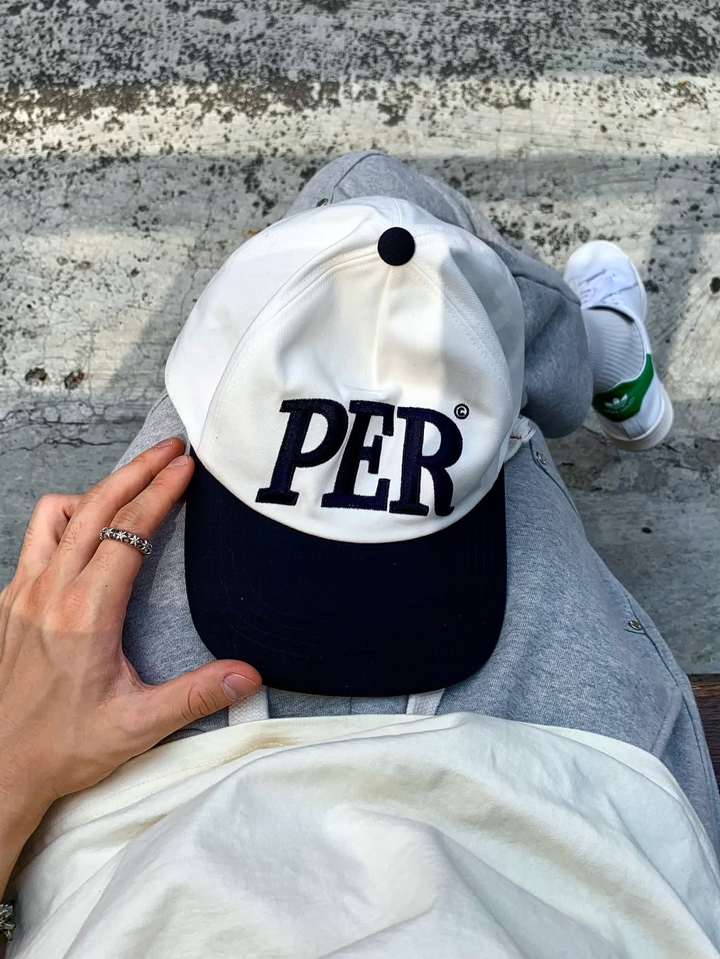 Permanent Archive 5-Panel PER Cap White & Navy, Adidas Stan Smith Decon Cloud White Green 착용 스타일