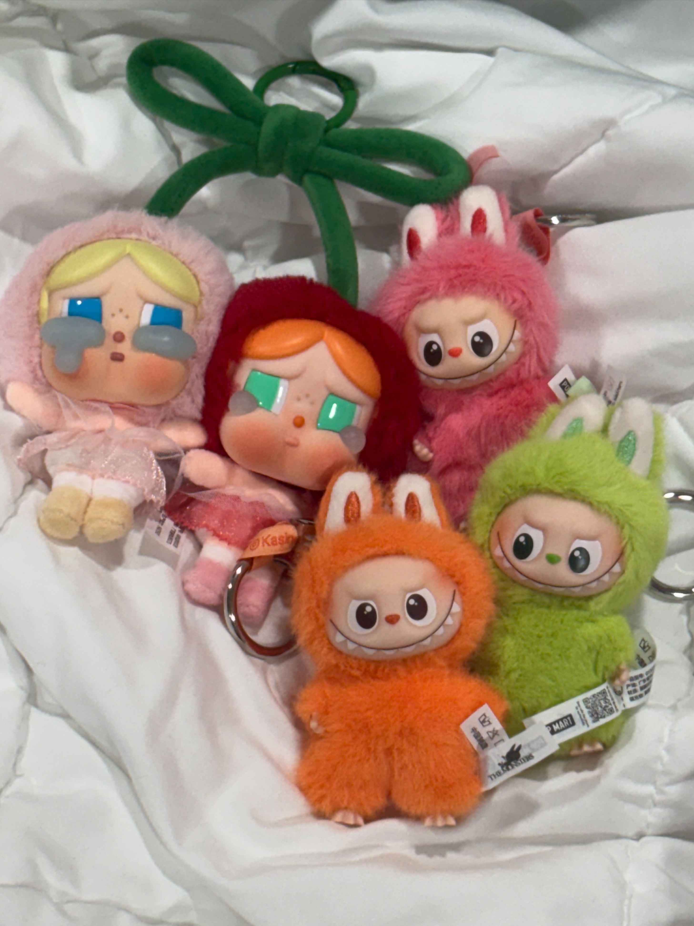 Pop Mart Crybaby Crying For Love Series Vinyl Plush, Pop Mart Labubu The Monsters Pin For Love Series Vinyl Plush Pendant Sealed Case (N-Z) (14 Blind Boxes) 착용 스타일