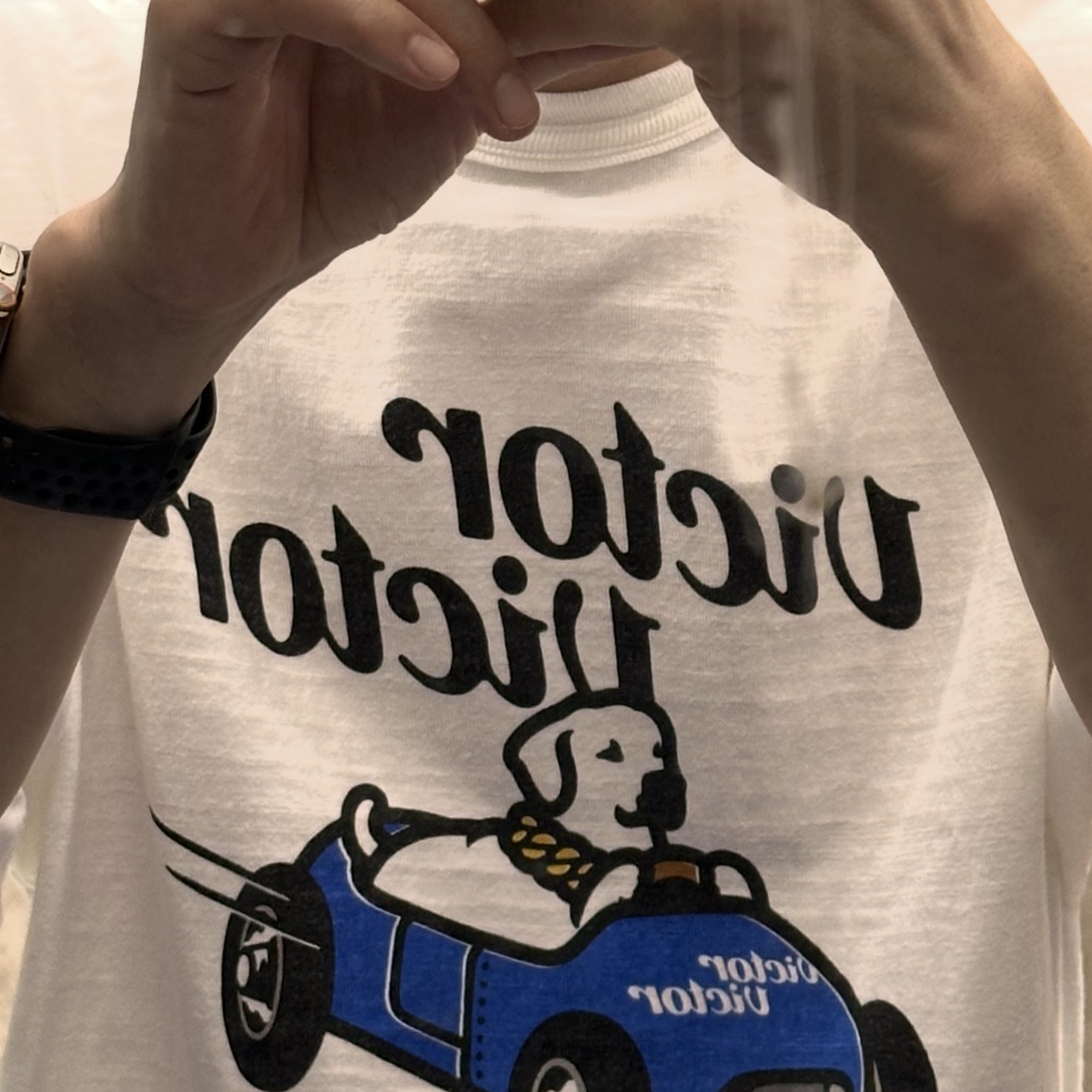 Victor Victor T-Shirt White 착용 스타일 - 1