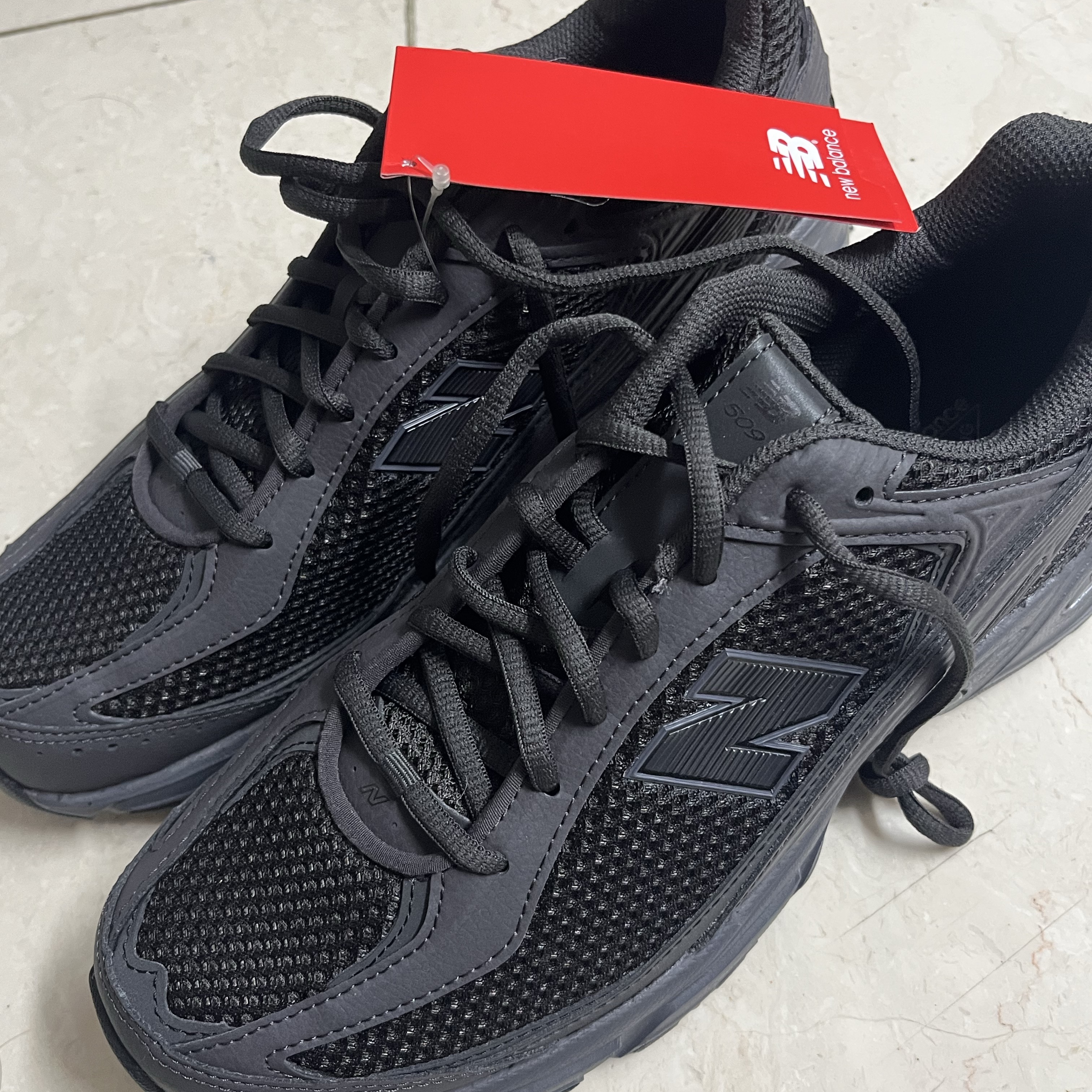 New Balance 509 Black Coffee 착용 스타일 - 3