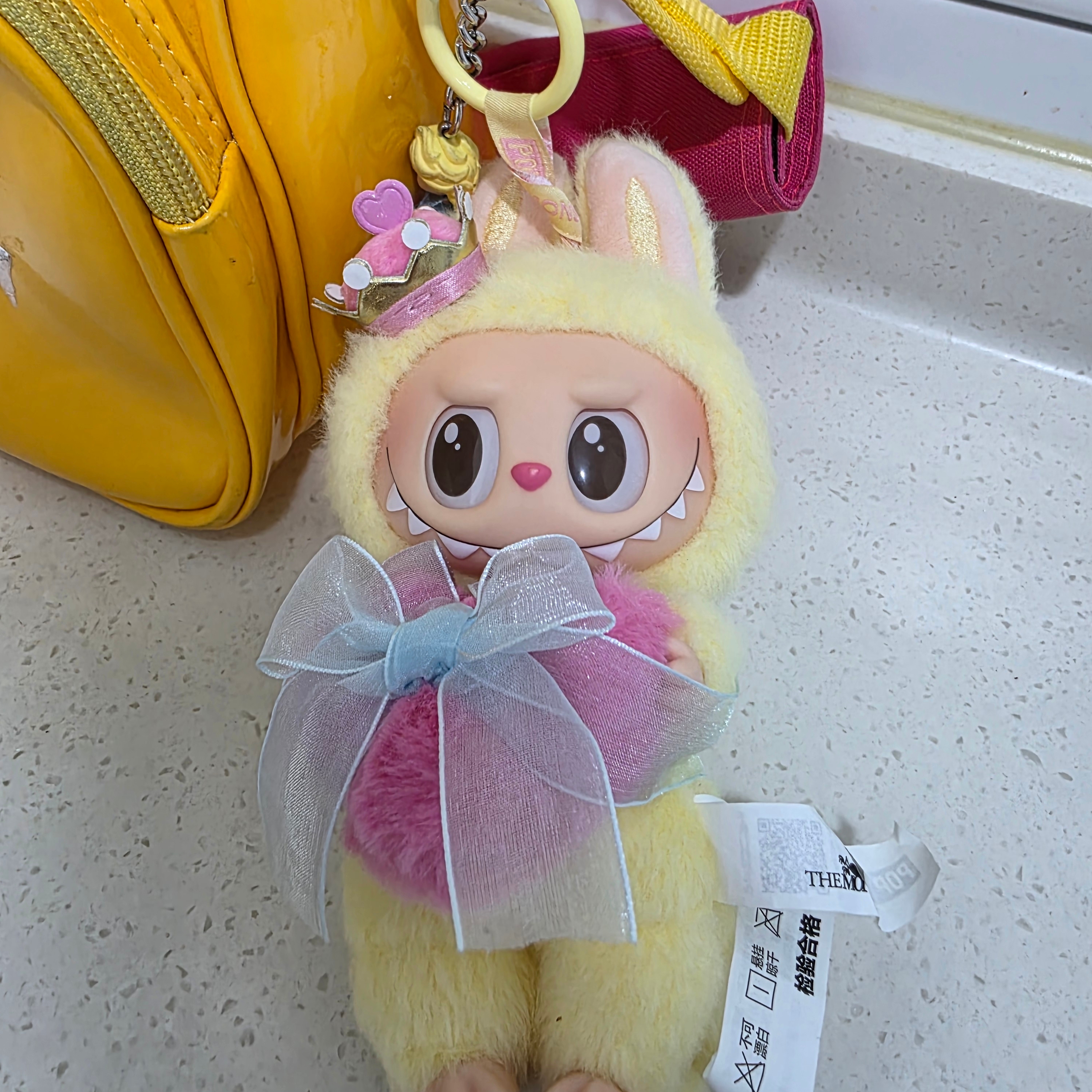 Pop Mart The Monsters Checkmate Series Plush Keyring 착용 스타일