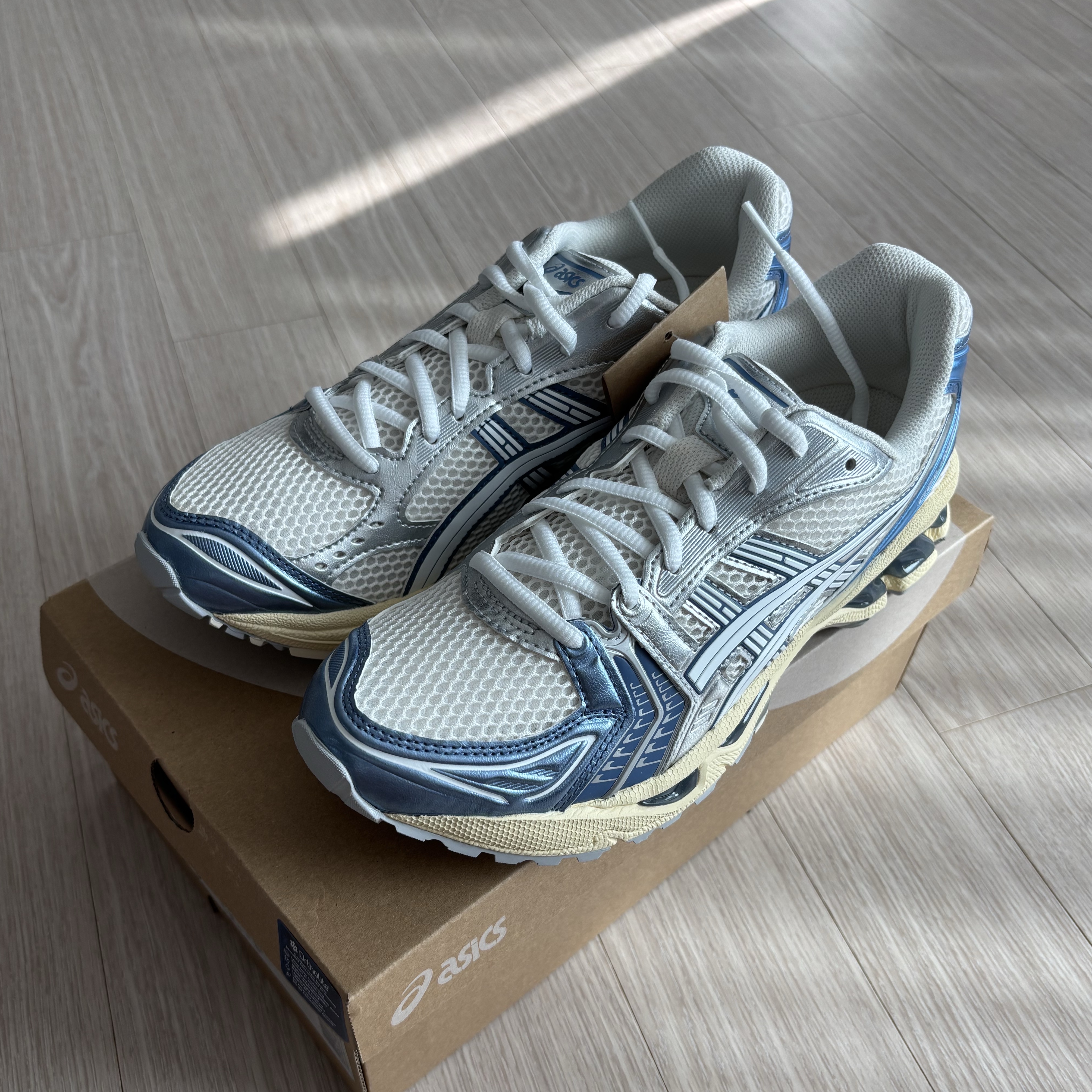 Asics Gel-Kayano 14 Metallic Blue 착용 스타일 - 1