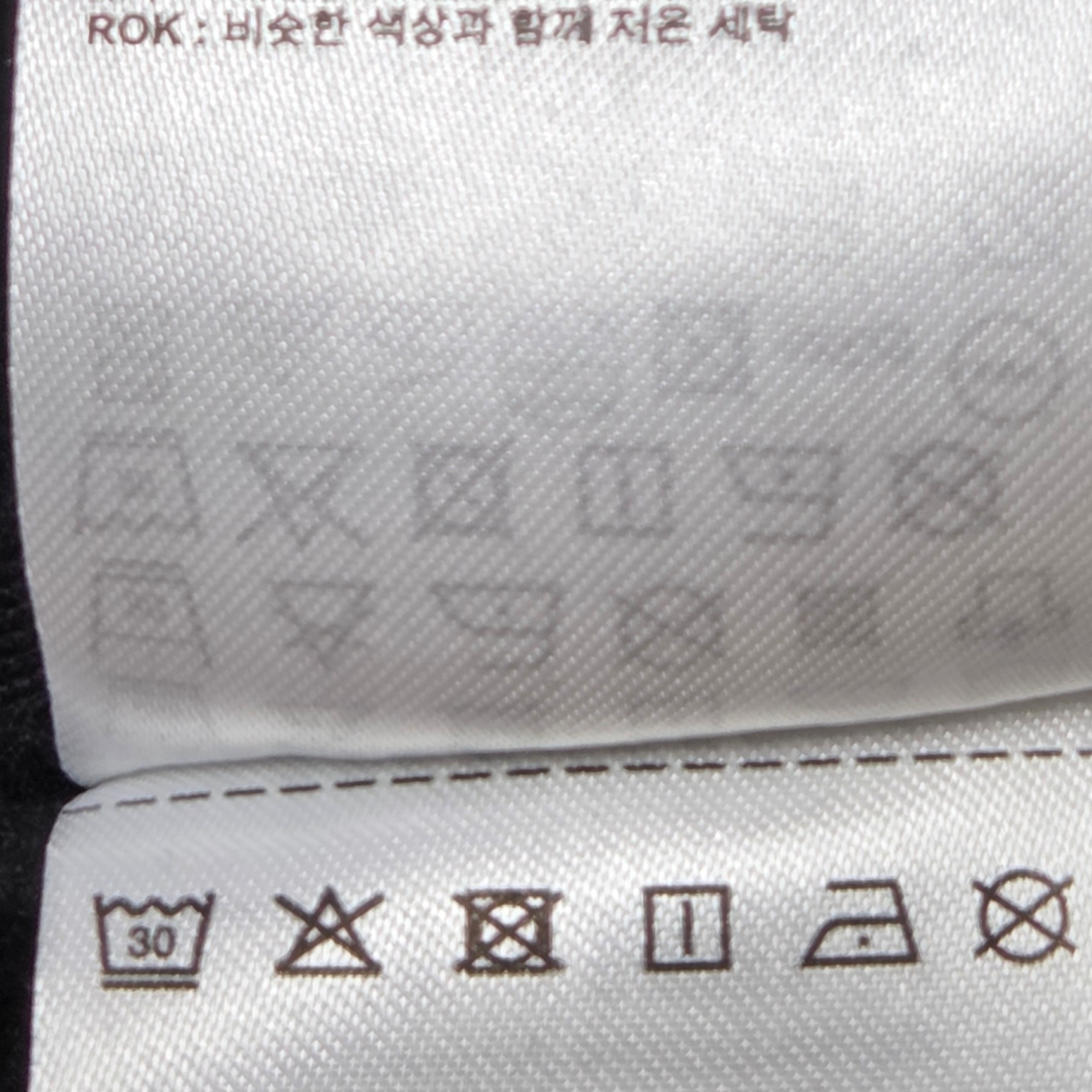 Carhartt WIP Hooded American Script Sweatshirt Black 착용 스타일 - 2