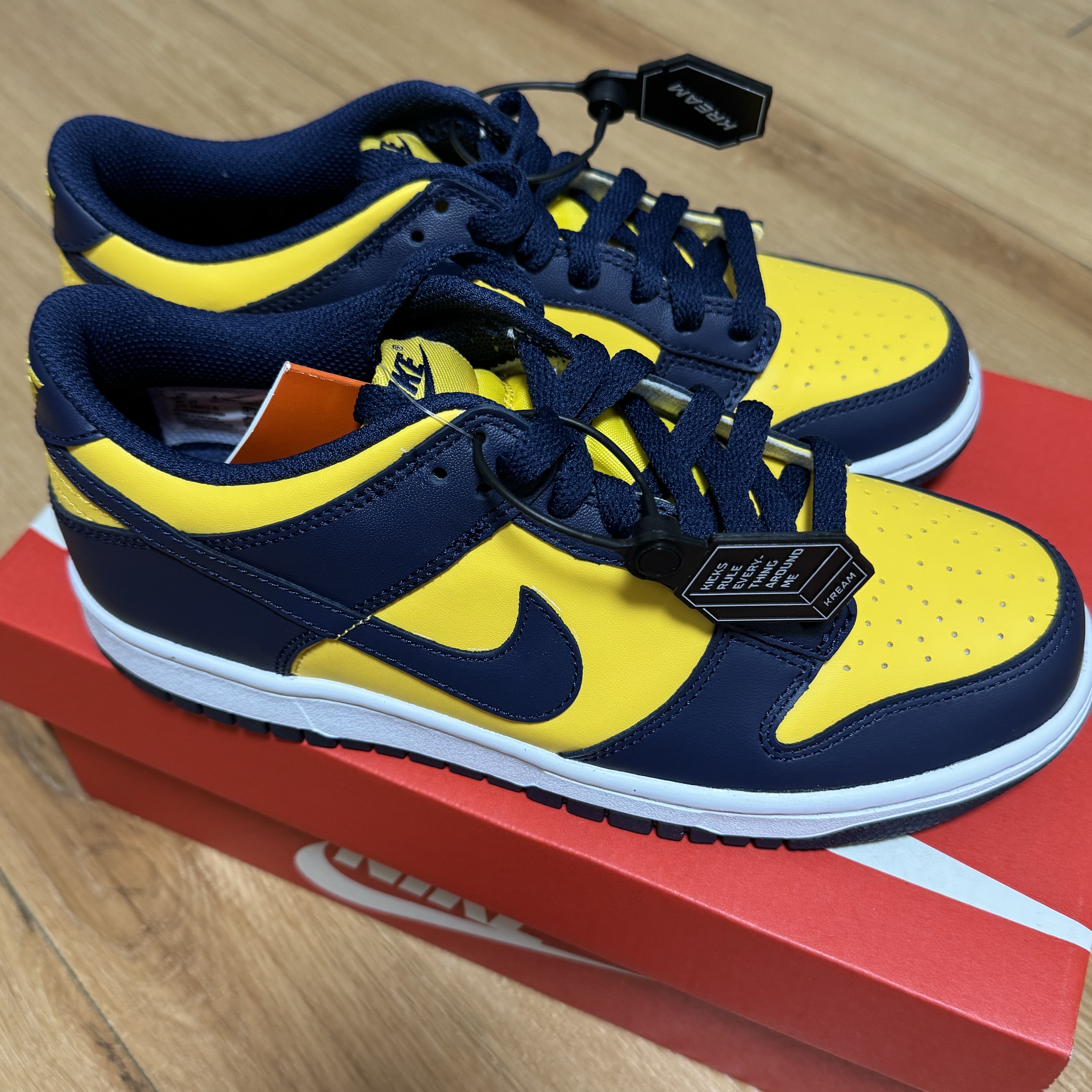 (GS) Nike Dunk Low Varsity Maize 착용 스타일