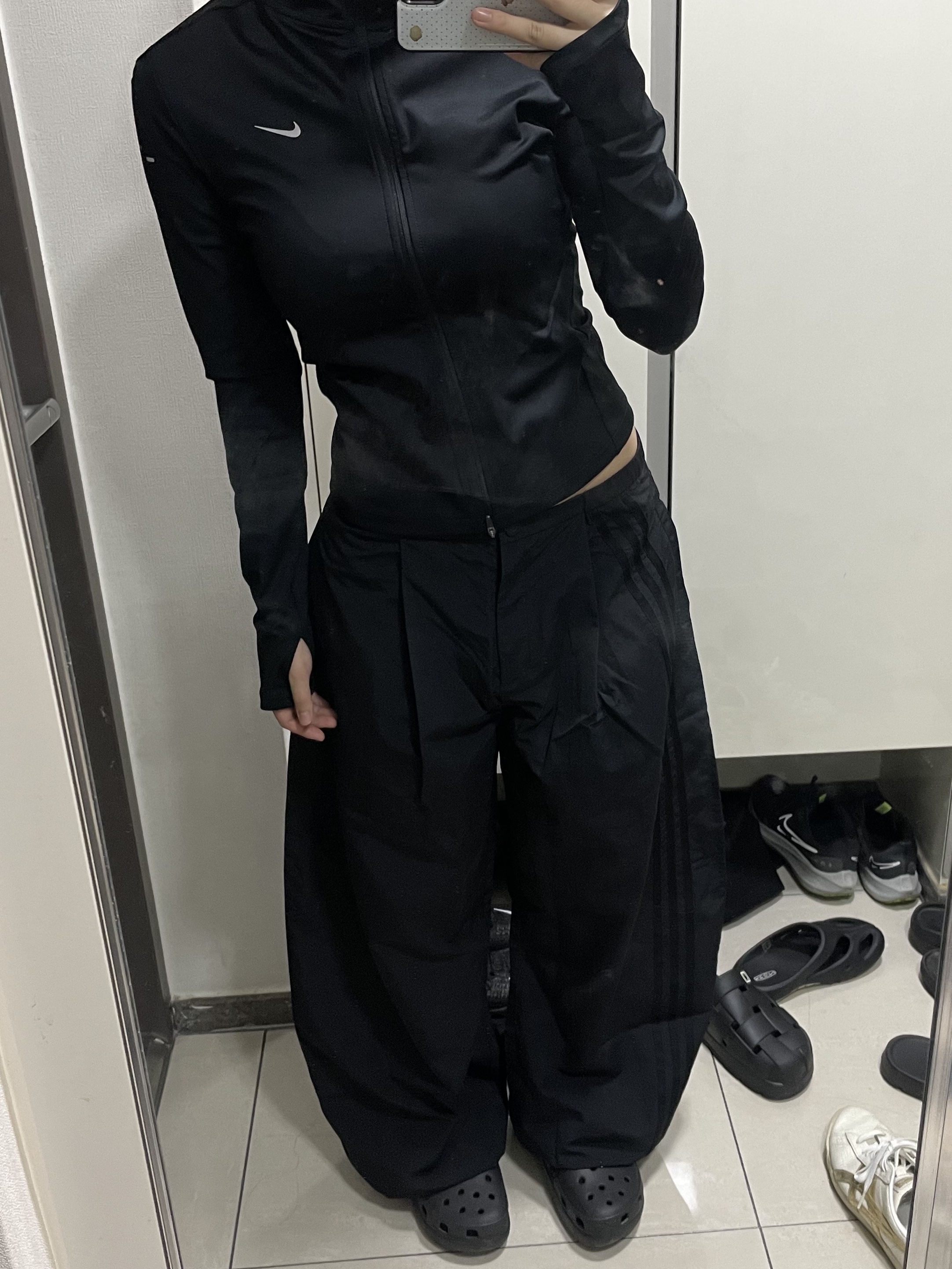 (W) Adidas Originals Asymmetric 3-Stripes Woven Pants Black - US Sizing 착용 스타일 - 2