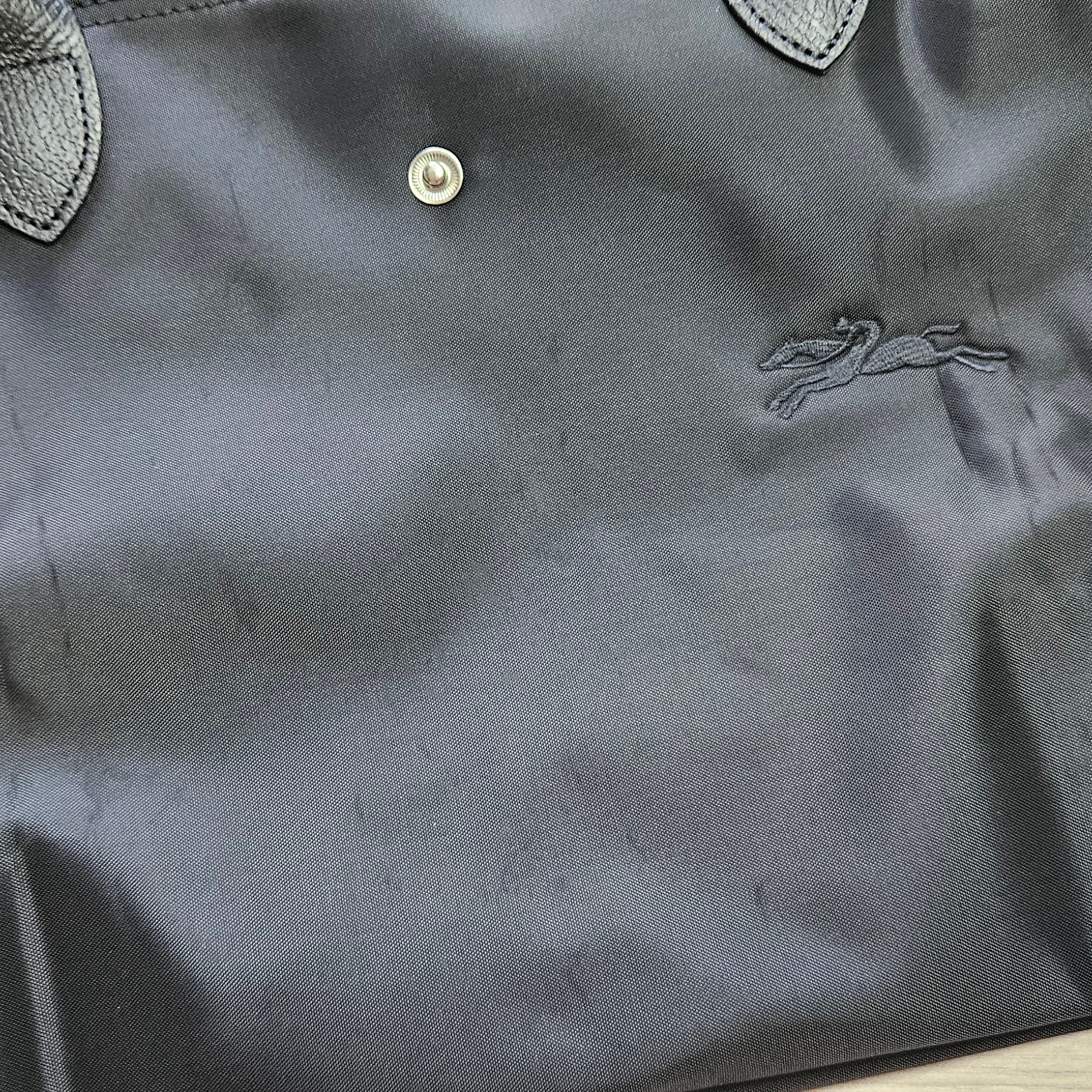 Longchamp Le Pliage Green Tote Bag M Black 착용 스타일