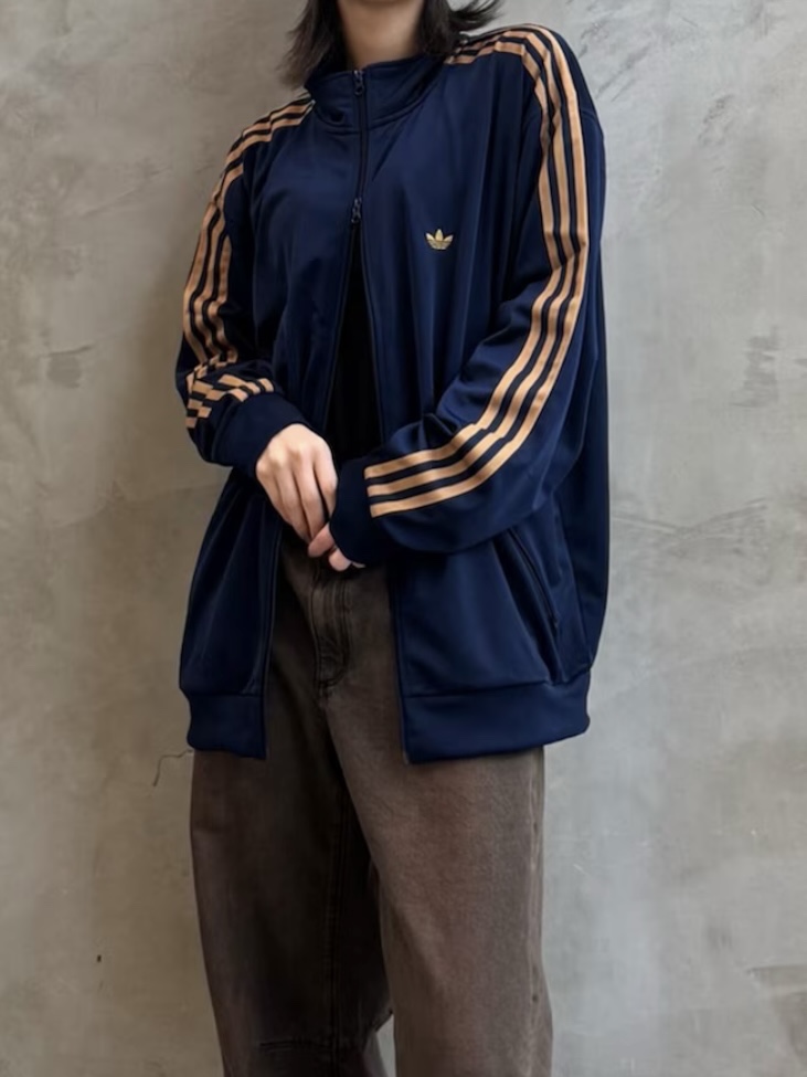 Adidas Track Jacket Night Indigo Mesa - KR Sizing, Adidas Originals Track Jacket Gender Neutral Dark Brown Wonder White - KR Sizing 착용 스타일