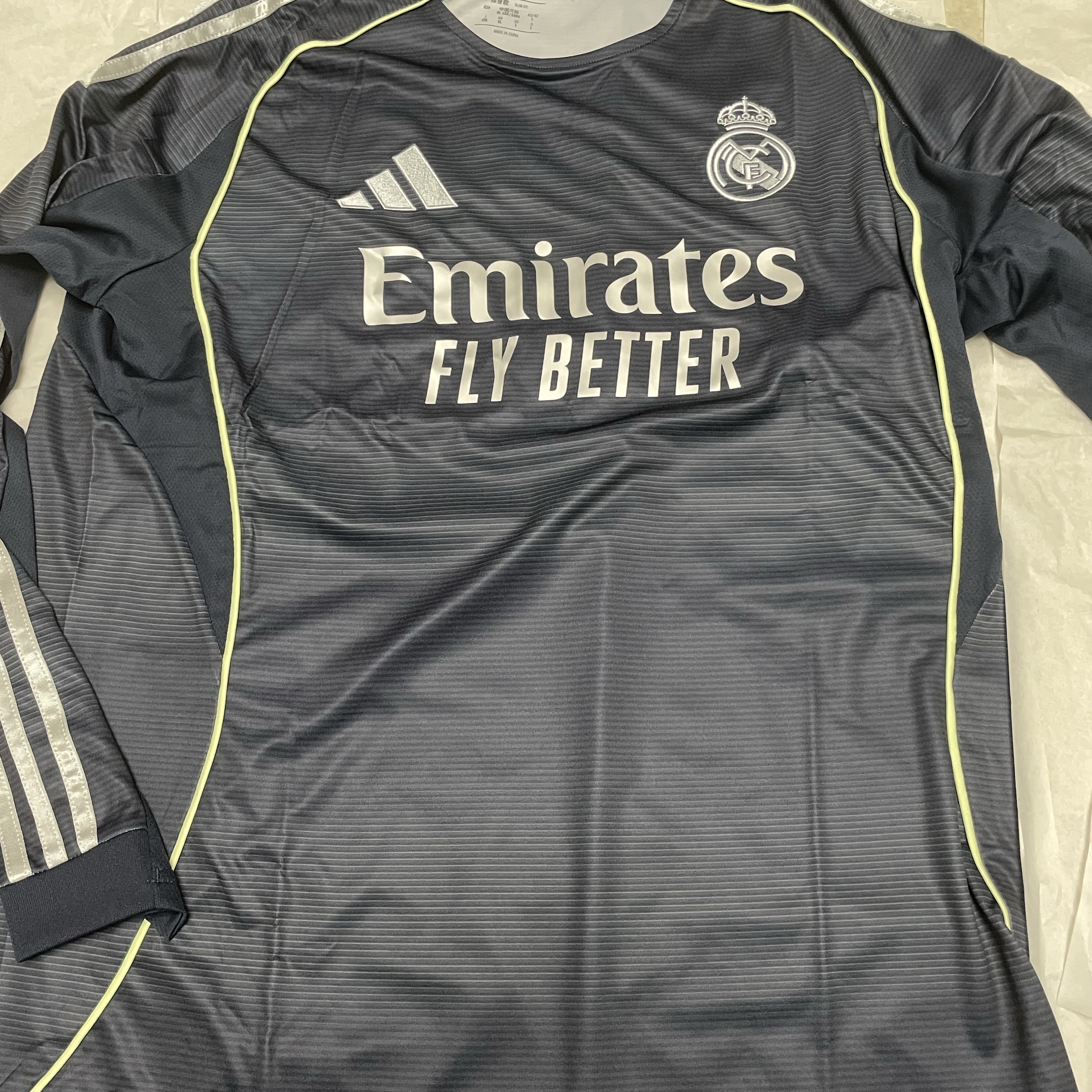 Adidas Real Madrid 2025/26 Long Sleeve Away Jersey Legend Ink - KR Sizing (Non Marking Ver.) 착용 스타일