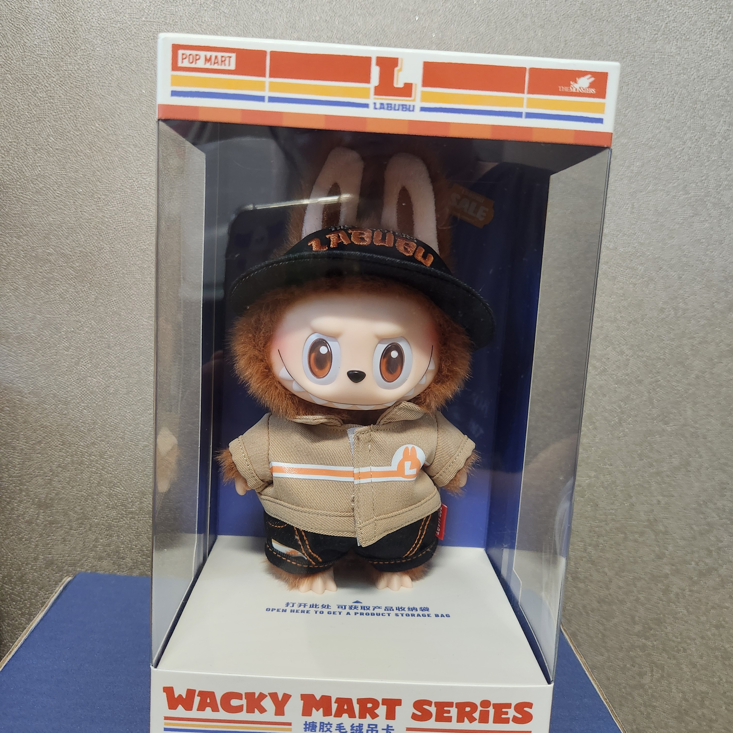 Pop Mart Labubu Doll Keyring - Seongsu Labubu Wacky Mart Pop-Up Store Exclusive 착용 스타일
