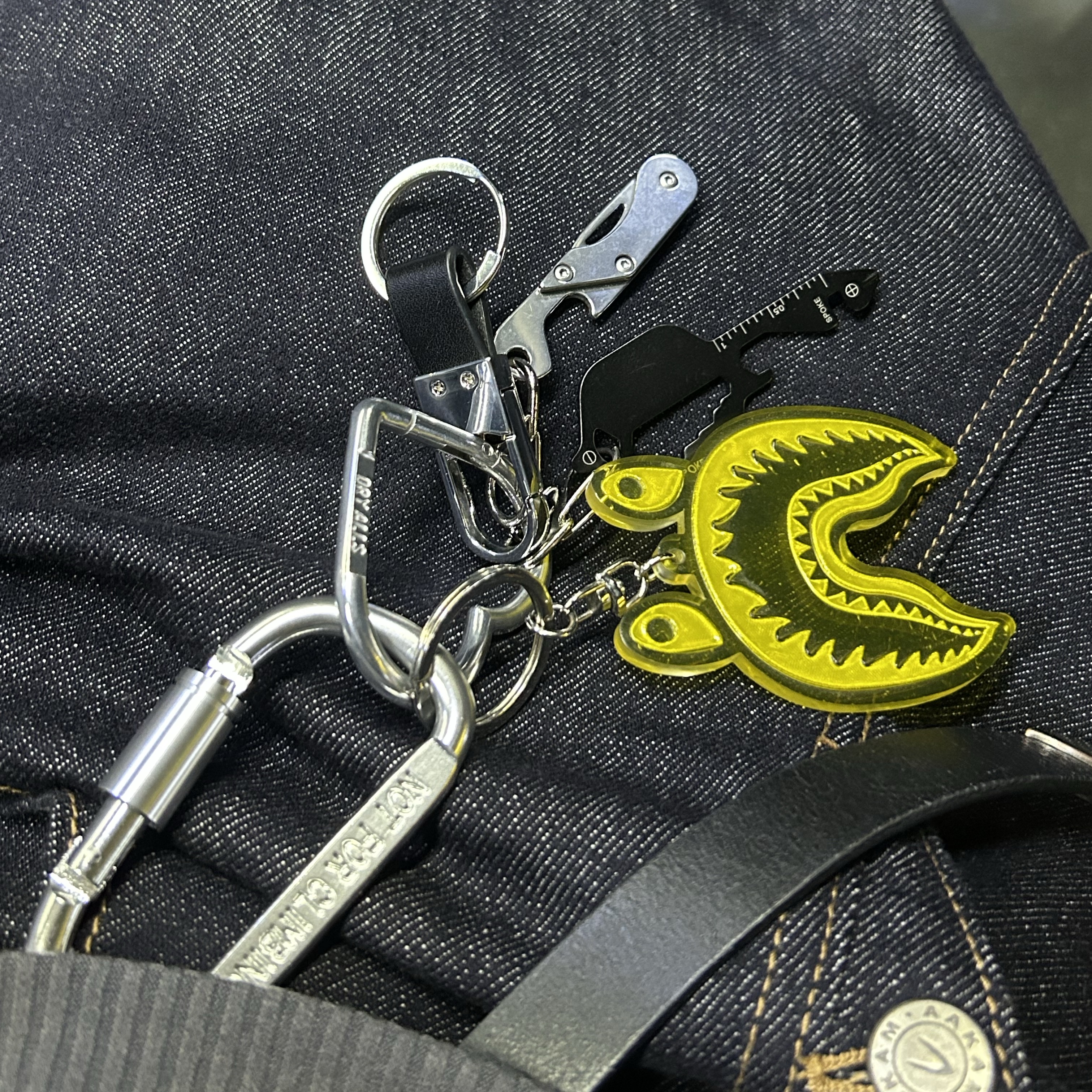 Human Made Heart Carabiner Silver 착용 스타일