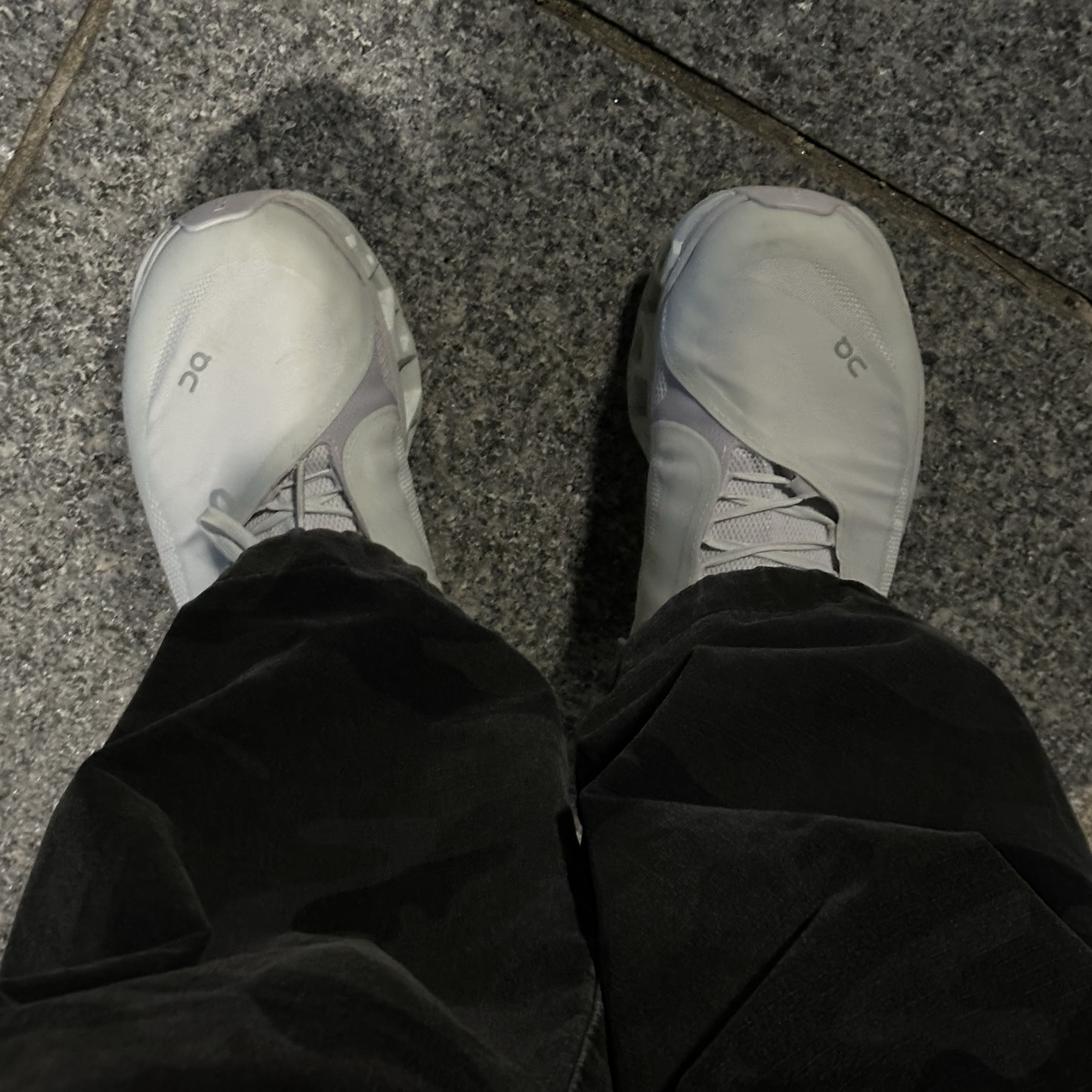 On Running x Post Archive Faction (Paf) Cloudmonster 2 Vapor Frost 착용 스타일